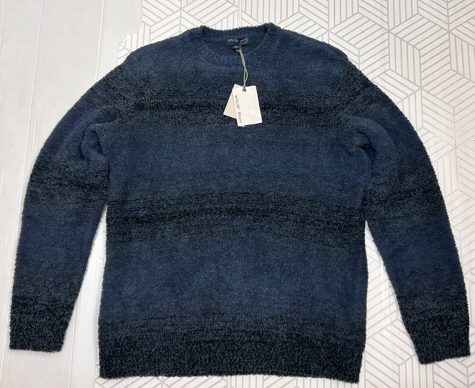 NWT $138 Barefoot Dreams Cozy Chic Pullover Men size M Indigo Ombre Comfort v - Thumbnail 11