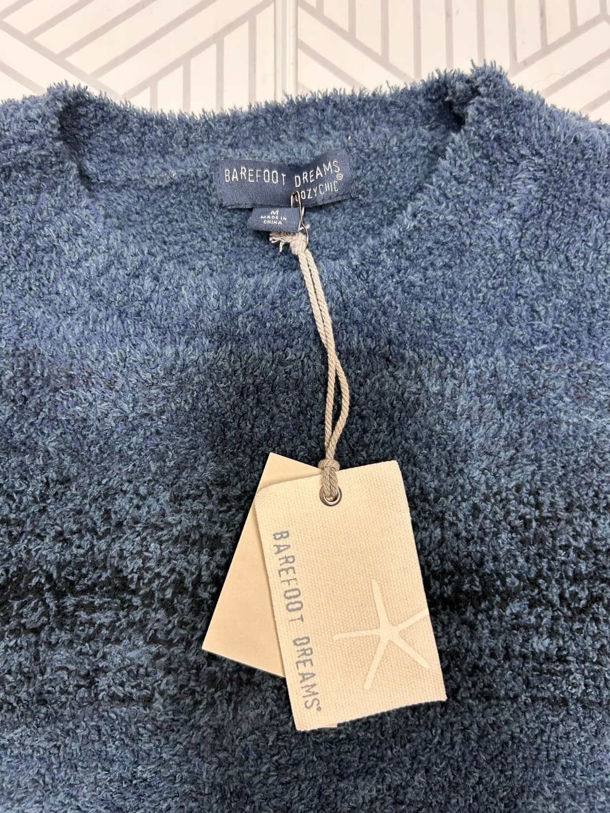 NWT $138 Barefoot Dreams Cozy Chic Pullover Men size M Indigo Ombre Comfort v - Thumbnail 10