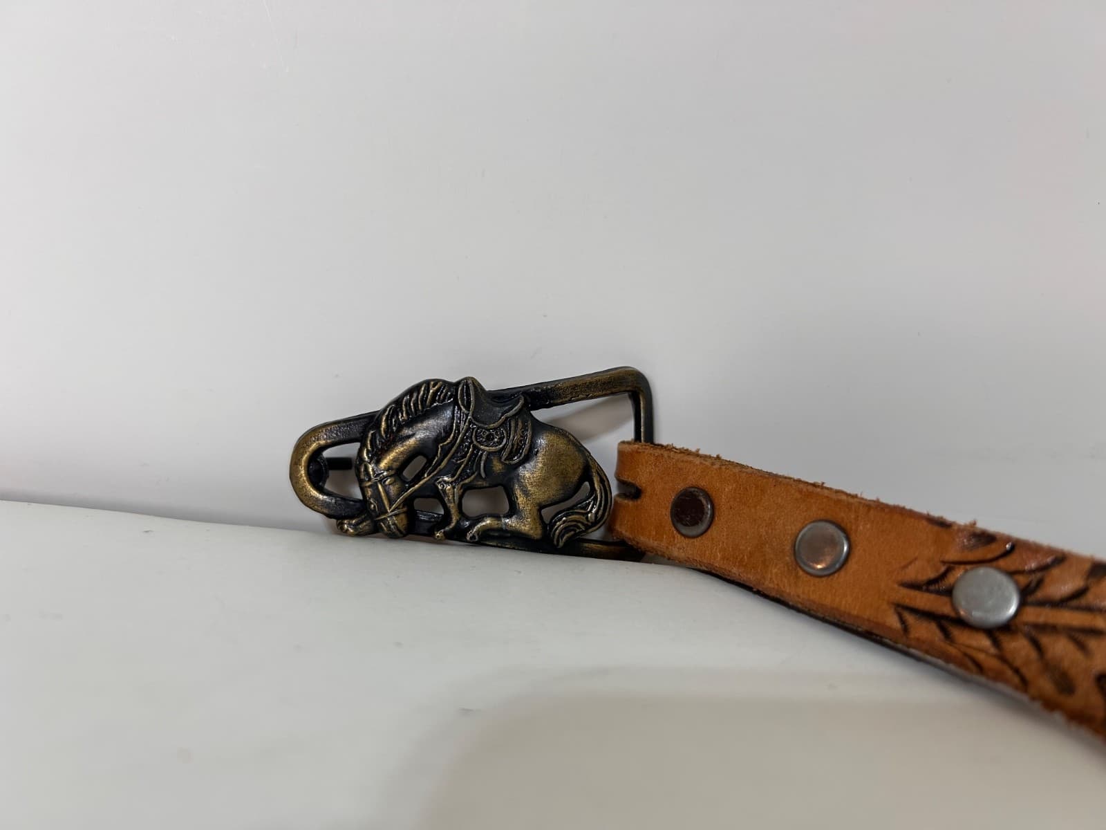 Justin Brass Horse Buckle Top Grain Cowhide Leather Belt Tooled Size 34 USA - Thumbnail 7