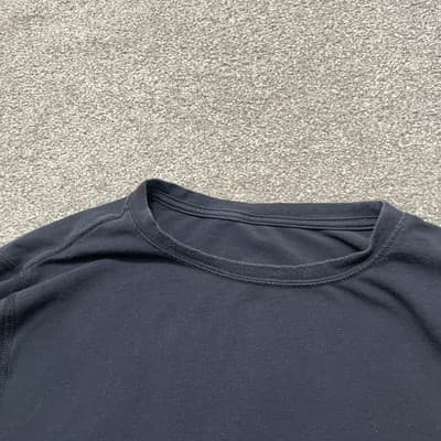 Vuori Shirt Mens Medium Black Performance Tee Athletic Casual Short Sleeve - Thumbnail 5
