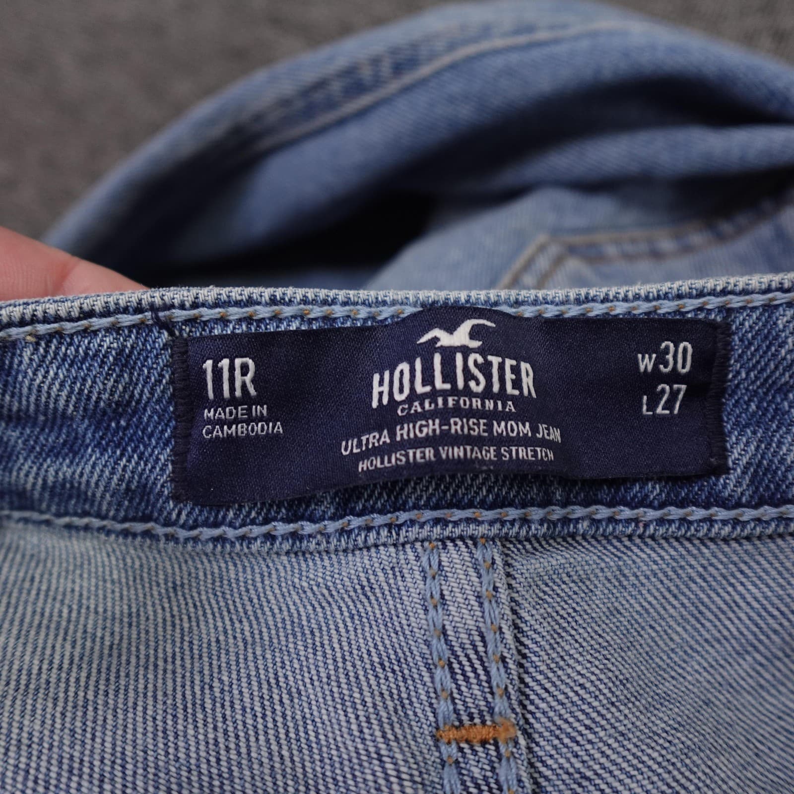 Hollister Ultra High-Rise Mom Jeans Juniors 11R Blue Medium Wash 30x27 - Thumbnail 6