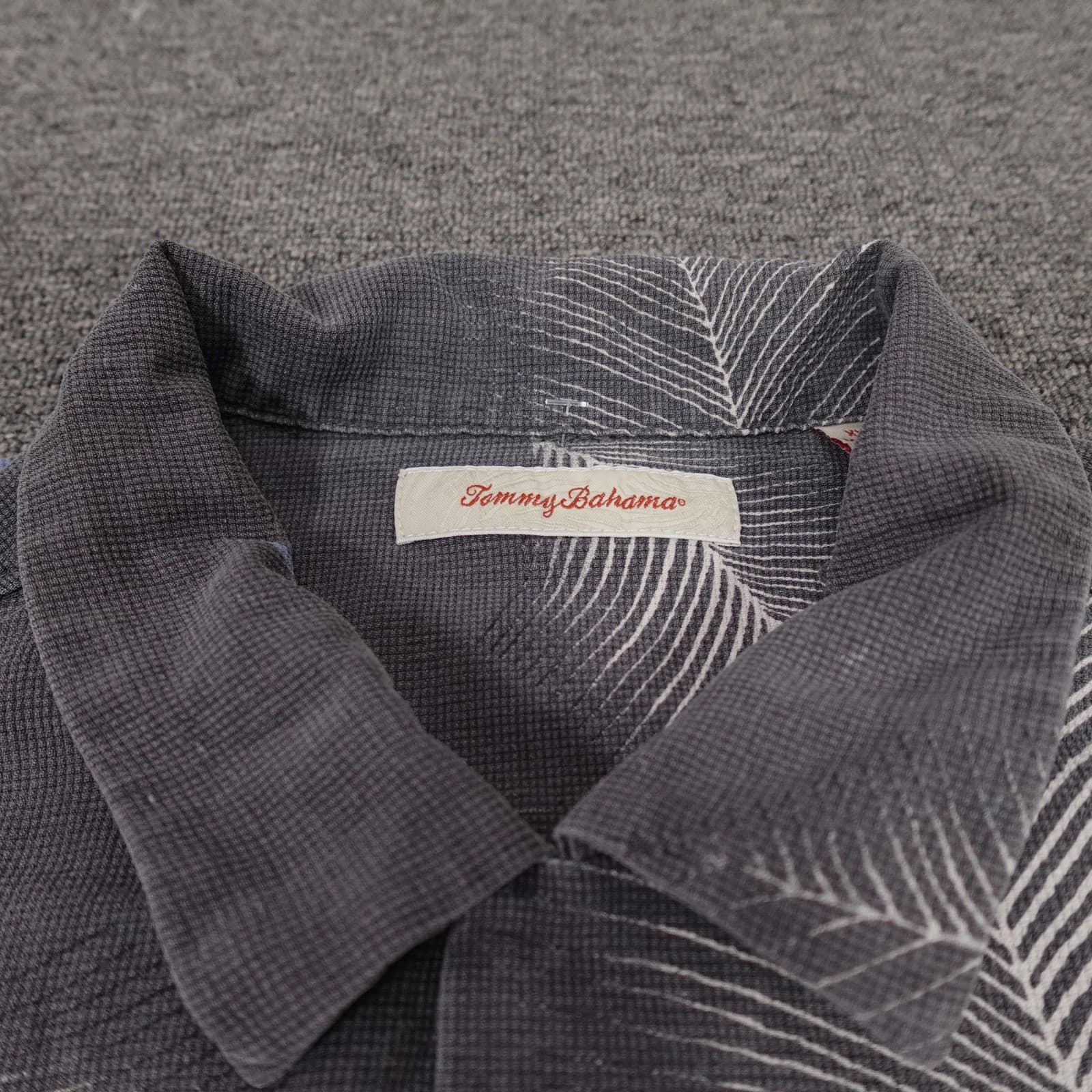 Tommy Bahama Shirt Mens 2XL Gray Silk Palm Leaf Hawaiian Short Sleeve Button Up - Thumbnail 2