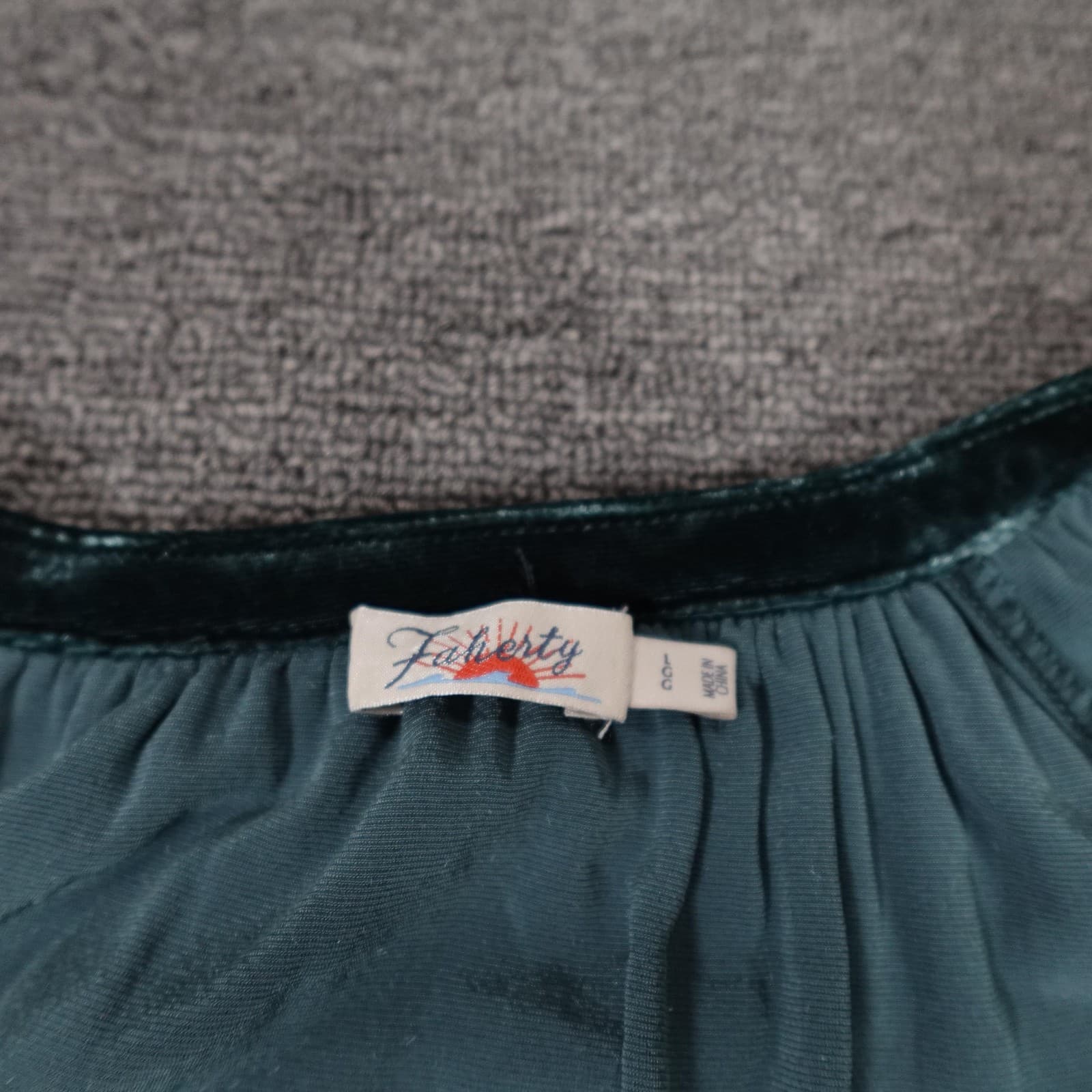 Faherty Blouse Womens Large Green Velvet Boho Goth Whimsigoth Cottagecore Button - Thumbnail 3