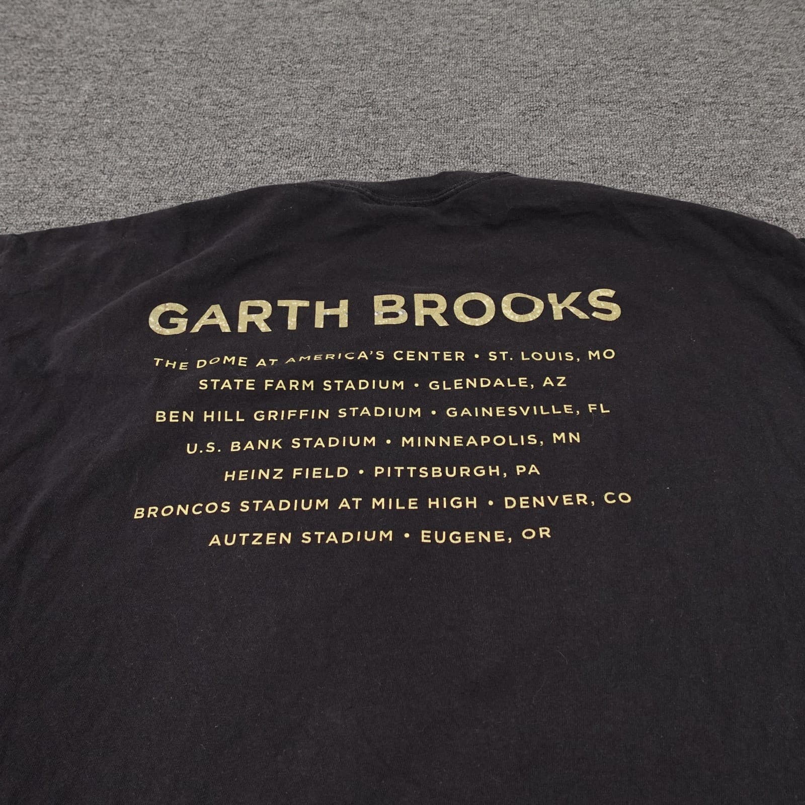 Garth Brooks Hanes Shirt Mens XL Black Stadium Tour Concert Graphic Tee Country - Thumbnail 4