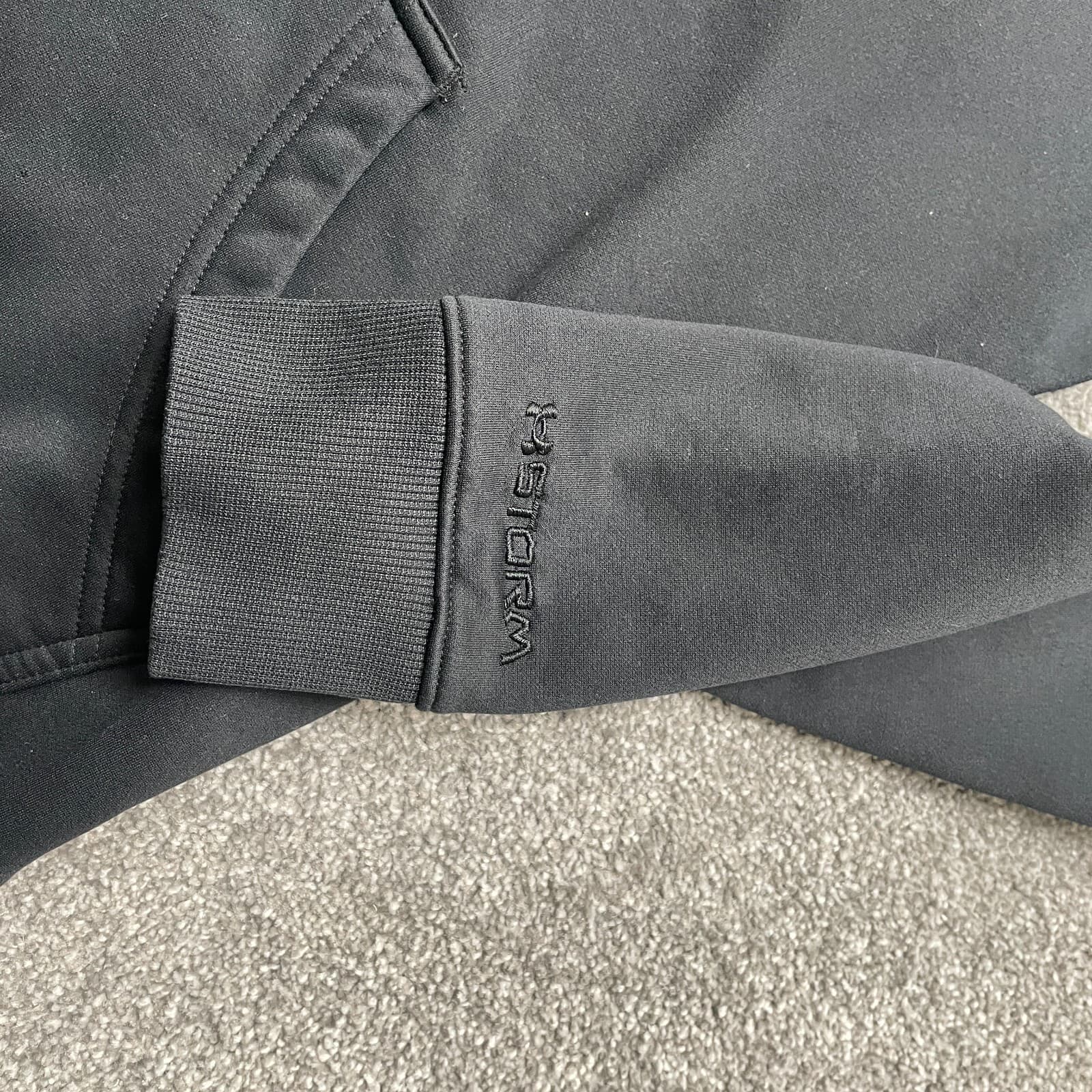 Under Armour Hoodie Womens Small Black Storm Cold Gear Sweatshirt Pullover READ - Thumbnail 4