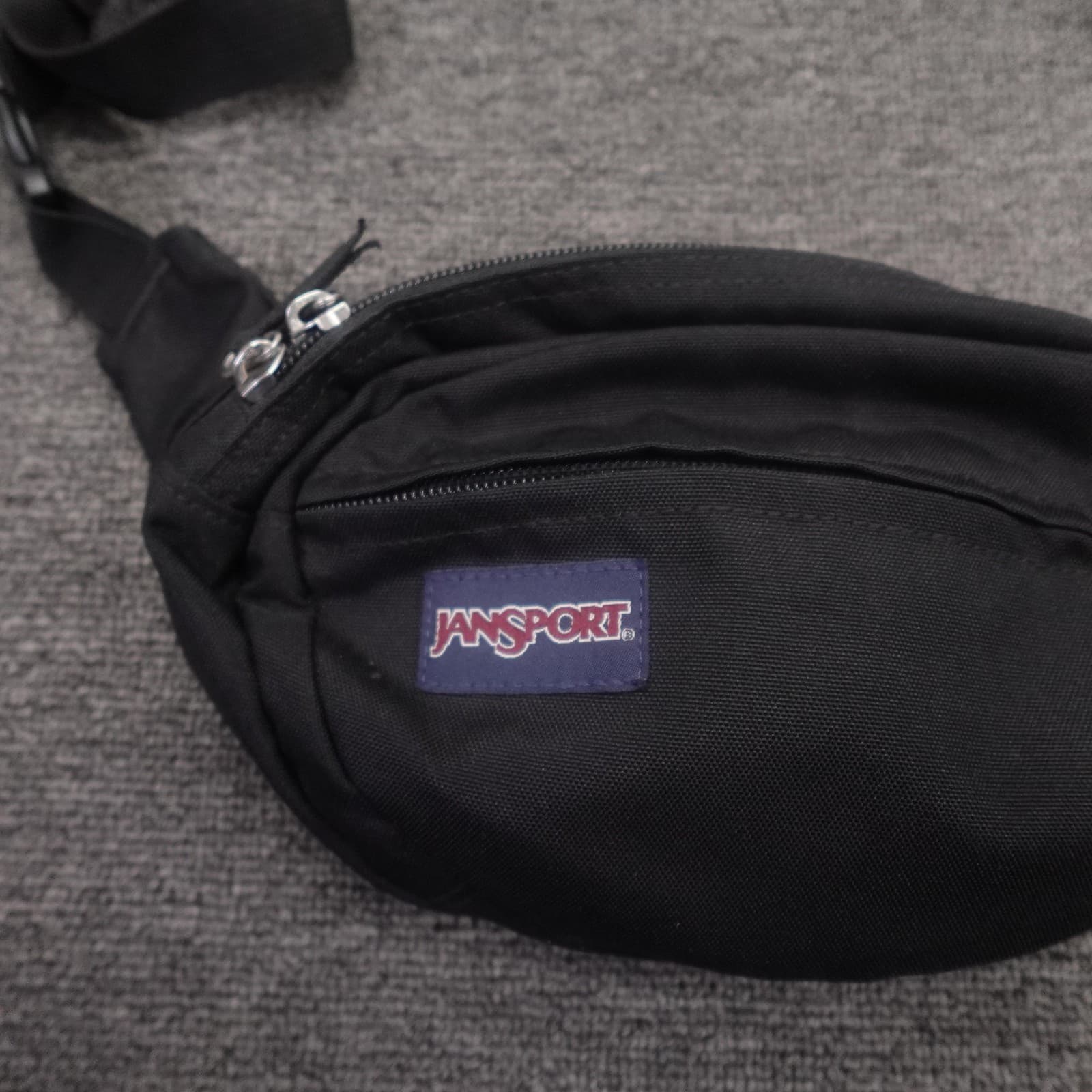 Jansport Fifth Avenue Fanny Pack Black Polyester Travel Waist Belt Bag Unisex - Thumbnail 2