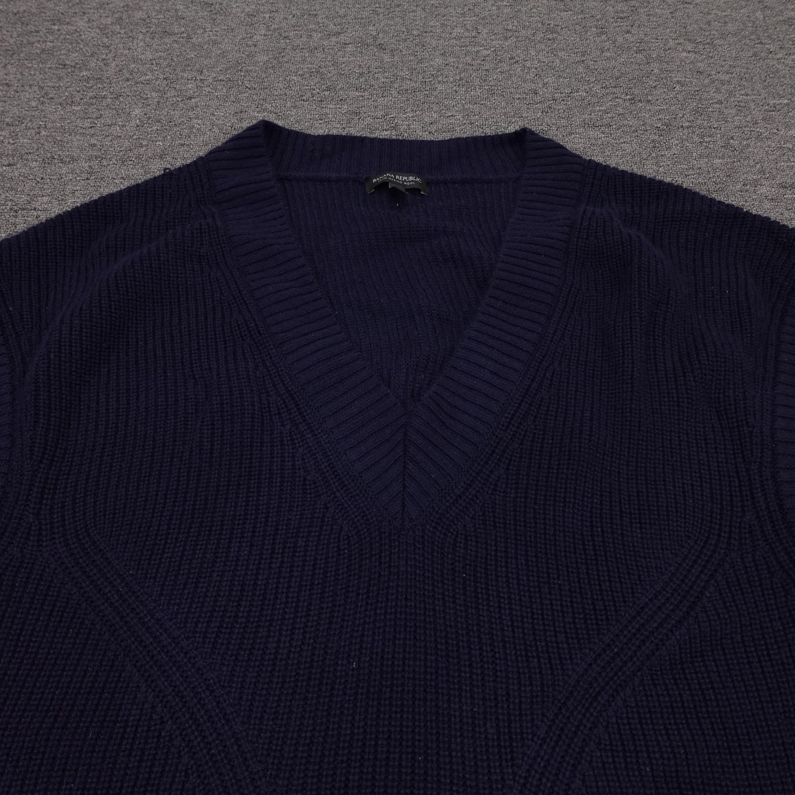 Banana Republic Vest Mens Medium Blue 100% Merino Wool V Neck Sweater Knit - Thumbnail 2