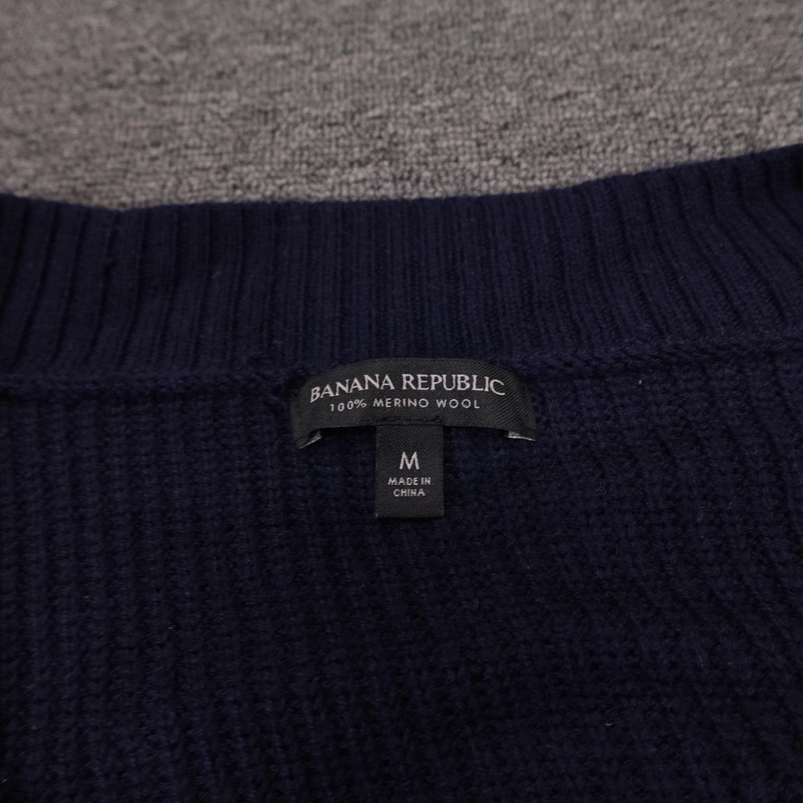 Banana Republic Vest Mens Medium Blue 100% Merino Wool V Neck Sweater Knit - Thumbnail 3