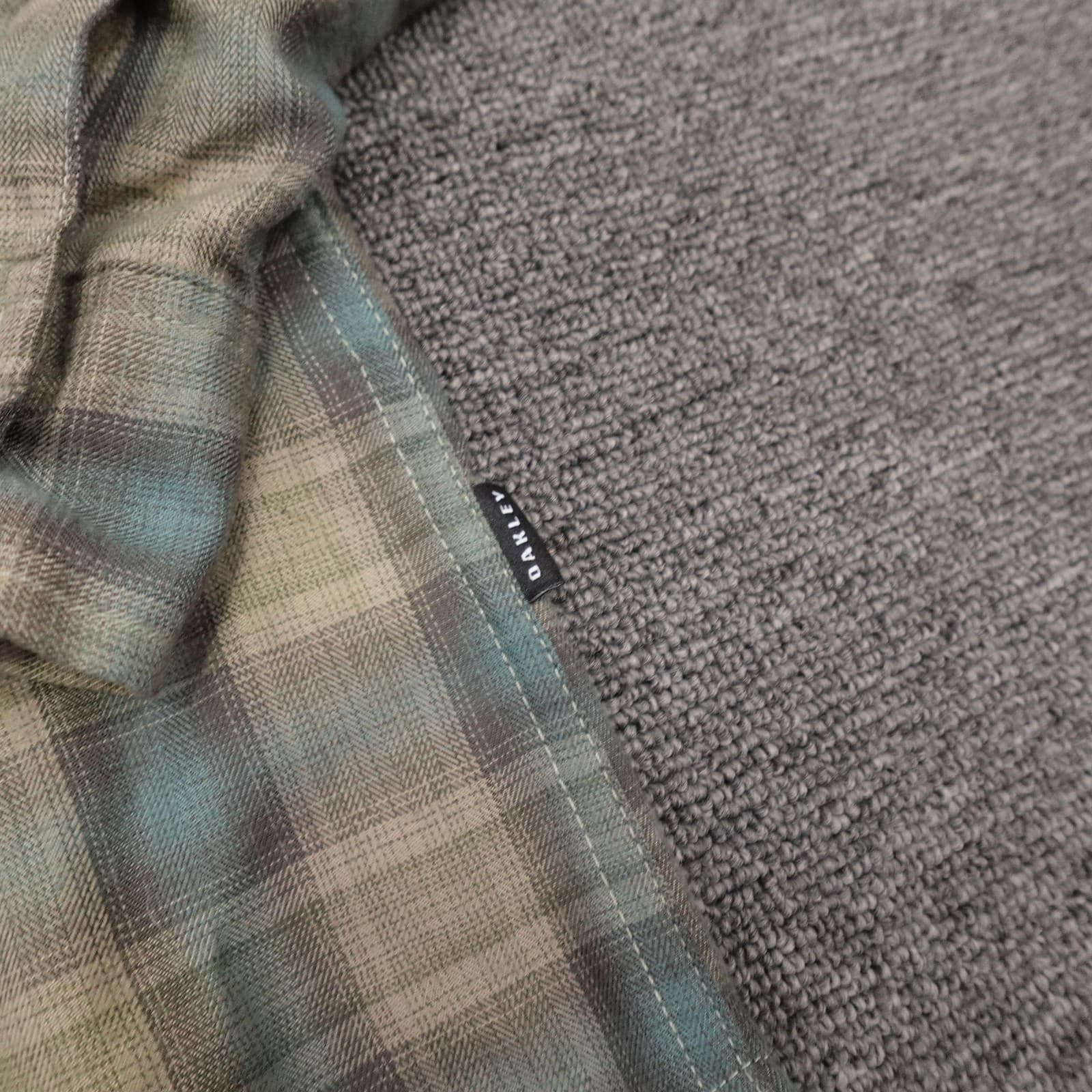 Oakley Shirt Mens XL Beige Plaid Long Sleeve Button Up Casual Woven Fall Top - Thumbnail 2
