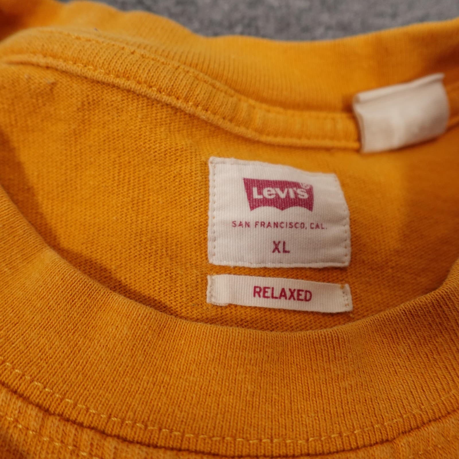Levi's Sweatshirt Mens XL Yellow Relaxed Fit Crewneck Fleece Logo Pullover - Thumbnail 3