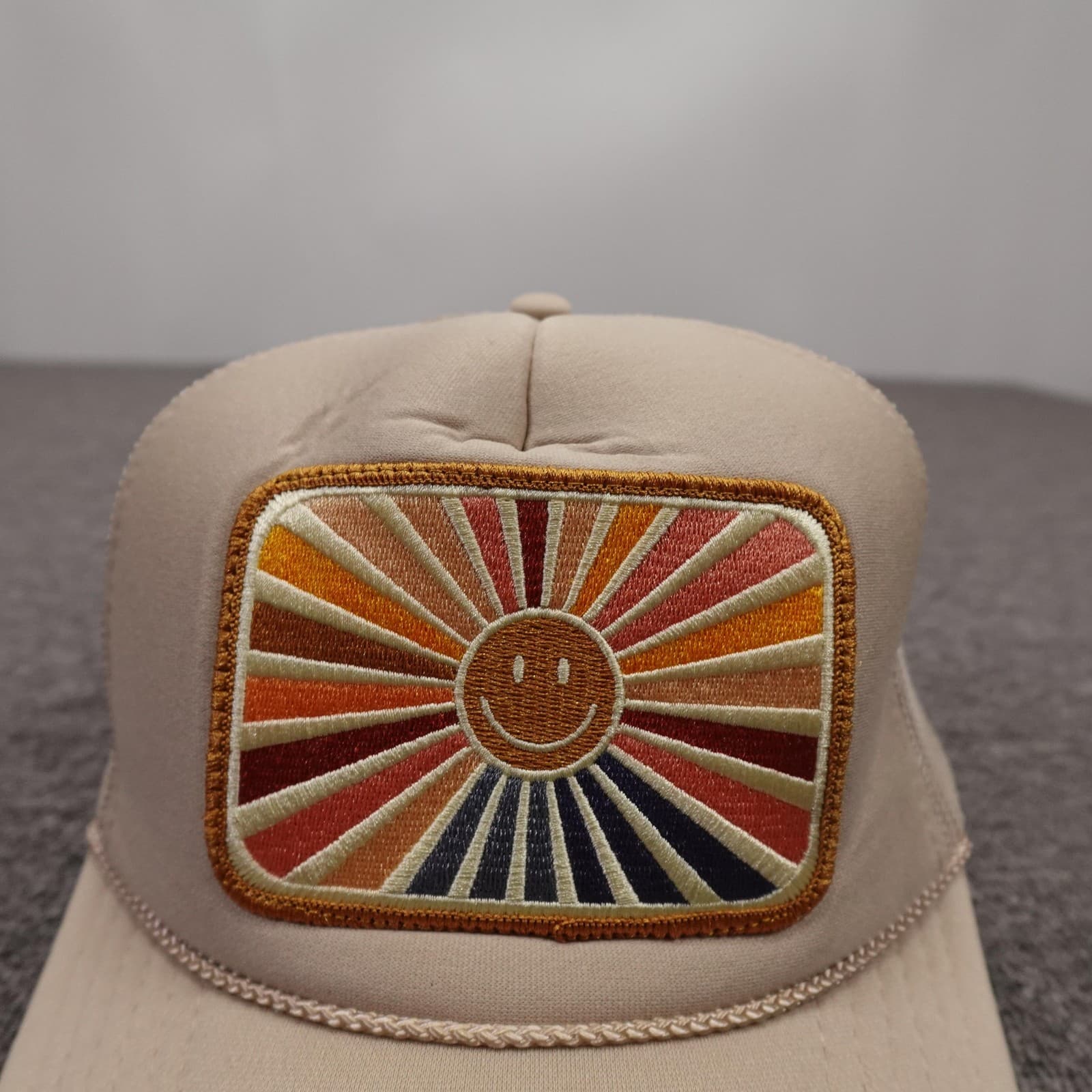 Friday Feelin Hat Cap Snap Back Mens One Size Beige Trucker Retro Smiley Patch - Thumbnail 2