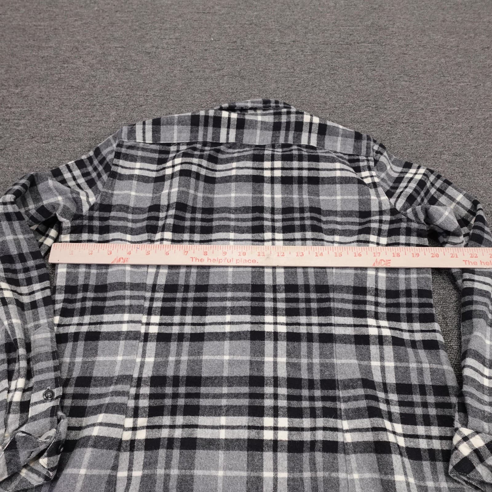 L.L.Bean Signature Shirt Mens Medium Gray Plaid Flannel Long Sleeve Button Up - Thumbnail 4