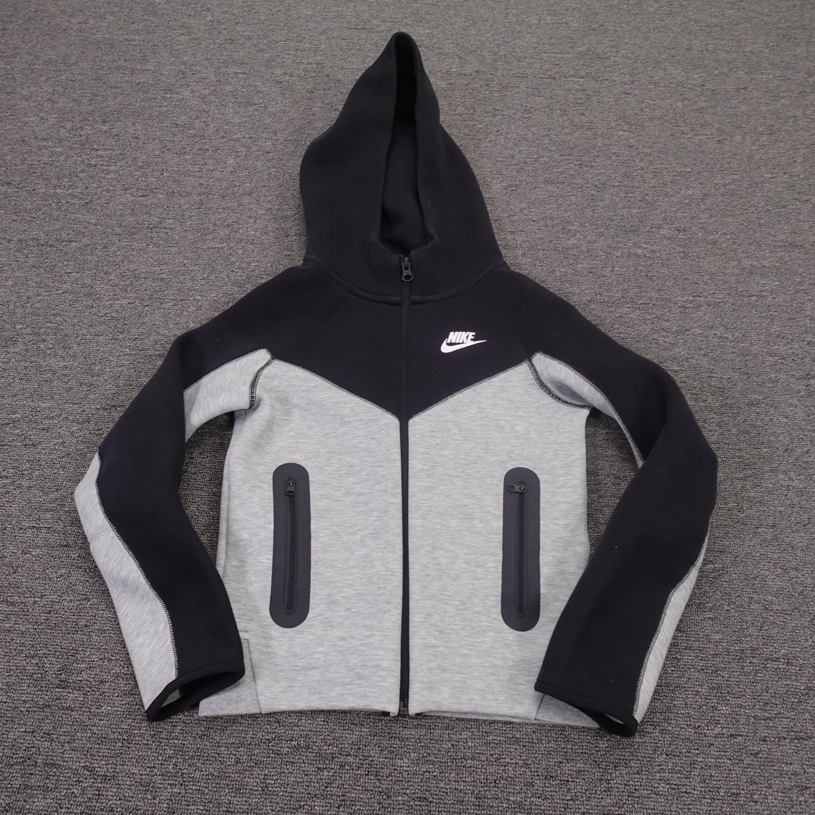Nike Hoodie Youth XS Gray Black Colorblock Fleece Full Zip Logo Sweatshirt