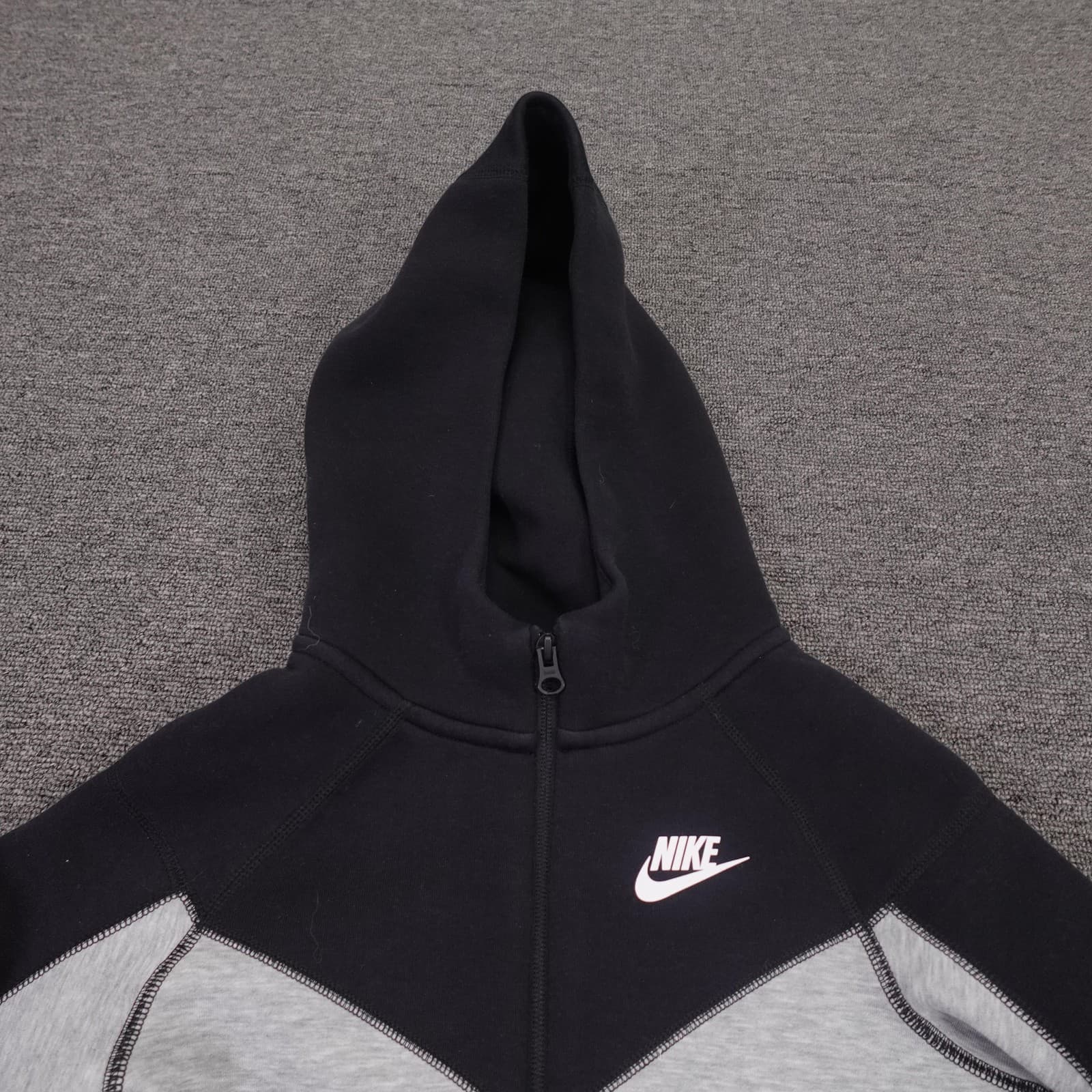 Nike Hoodie Youth XS Gray Black Colorblock Fleece Full Zip Logo Sweatshirt - Thumbnail 2