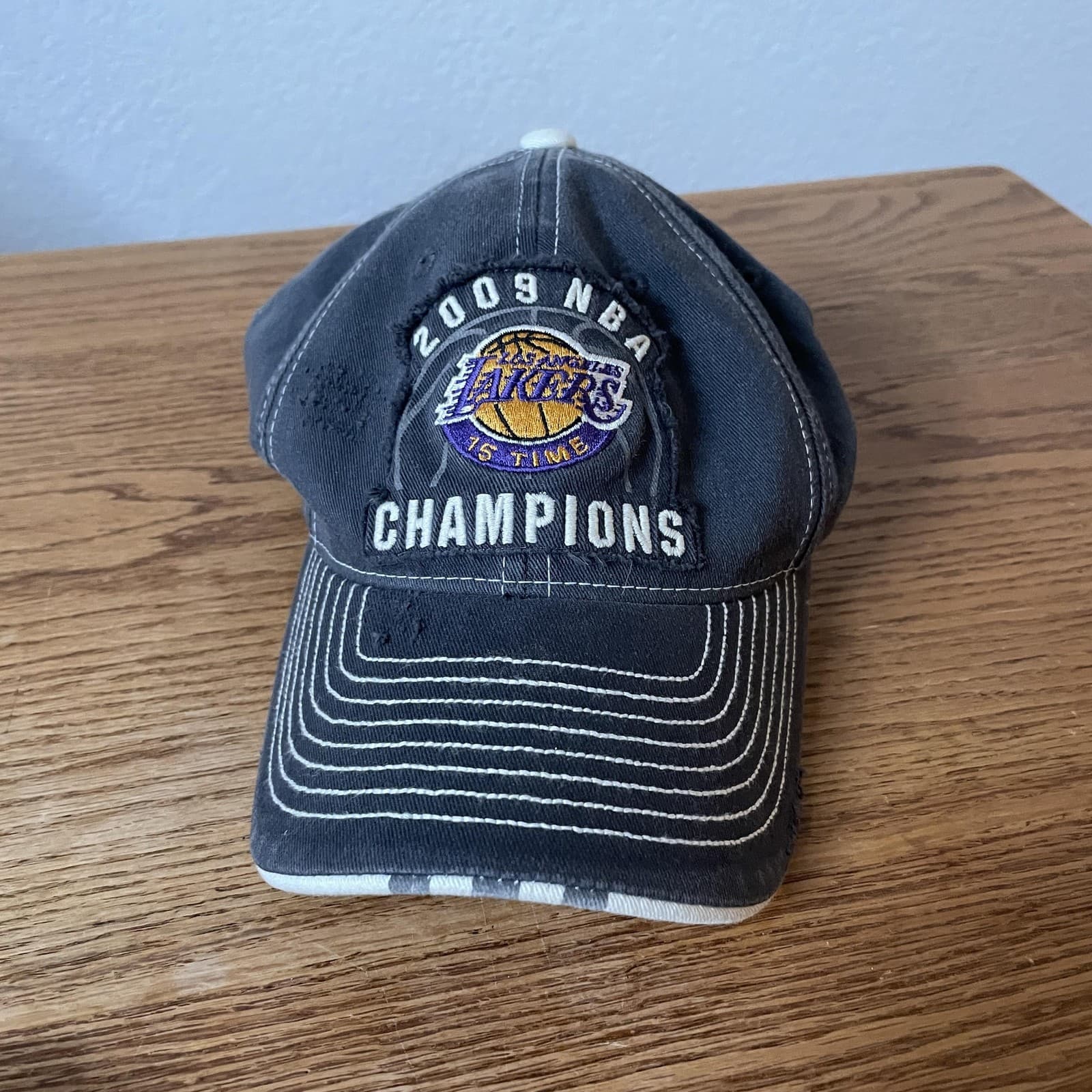 Los Angeles Lakers Hat Cap Fitted Mens One Size NBA Basketball 2009 Champions