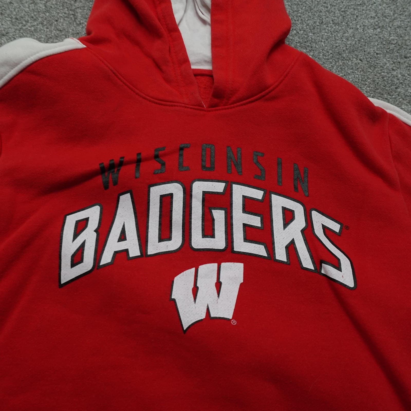 Fanatics Wisconsin Badgers Hoodie Mens Medium Red White Pullover NCAA Sweatshirt - Thumbnail 2