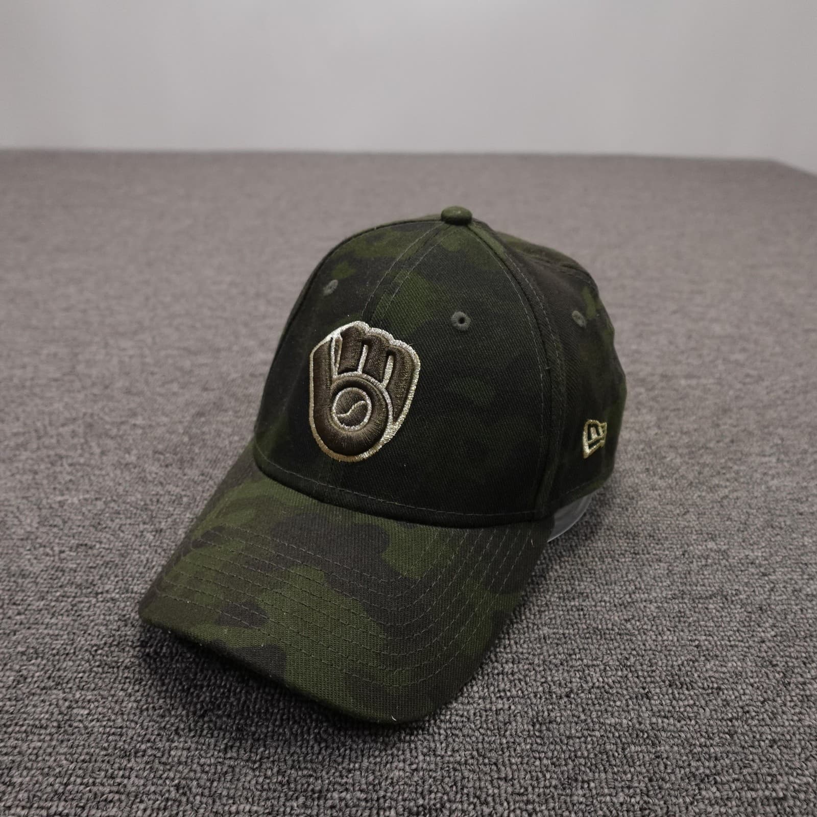 Milwaukee Brewers Hat Cap Fitted Mens Medium Camo MLB Baseball 39THIRTY New Era