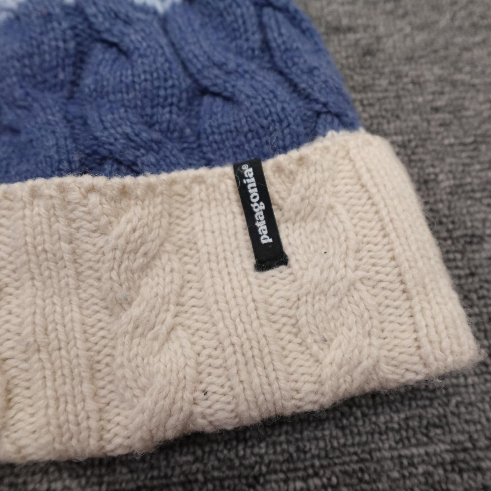 Patagonia Hat Beanie Fitted Mens One Size Blue Cable Knit Cuffed Pom Winter - Thumbnail 2