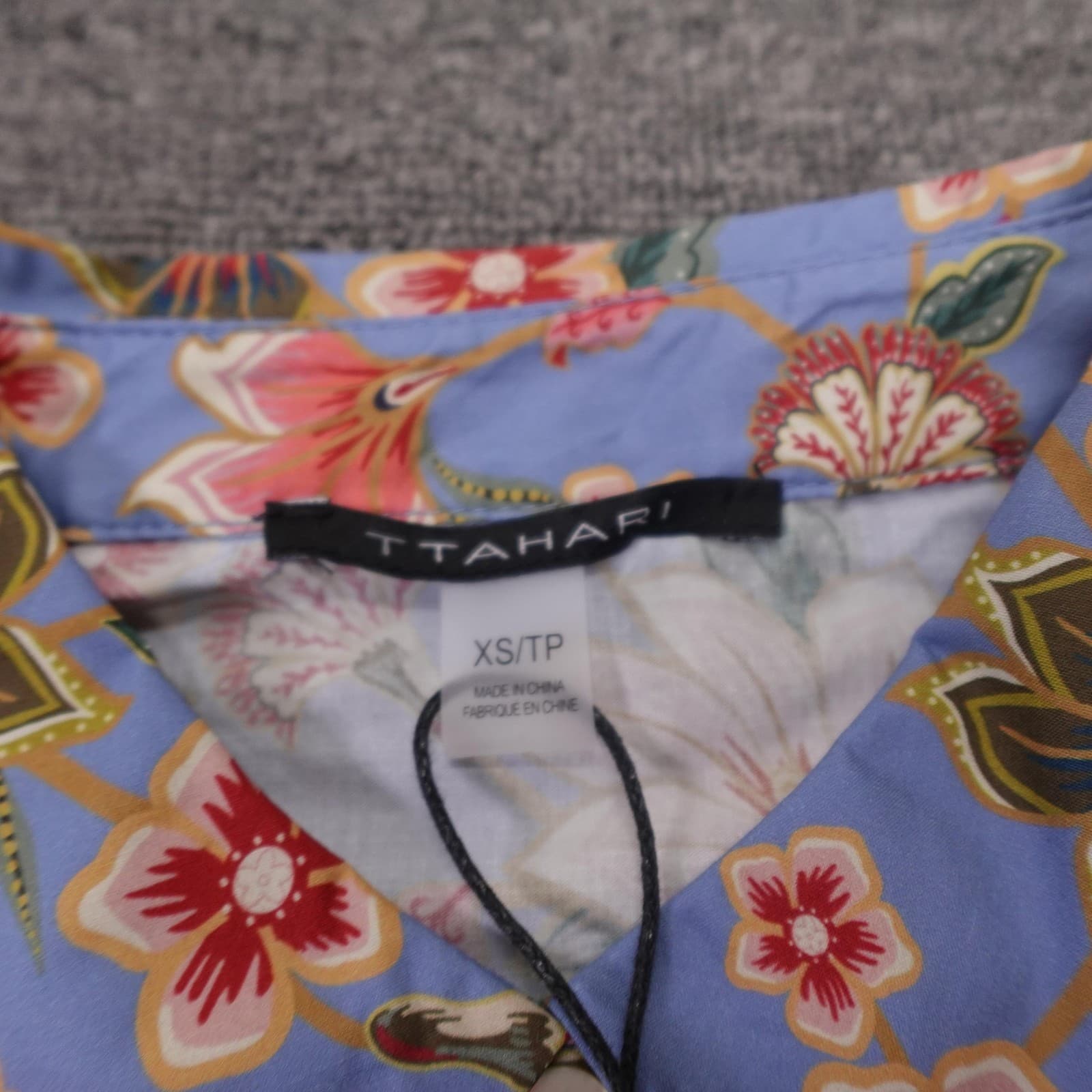 Tahari Shirt Womens XS Blue Floral Button Up Tie Front Cropped Top Short Sleeve - Thumbnail 3