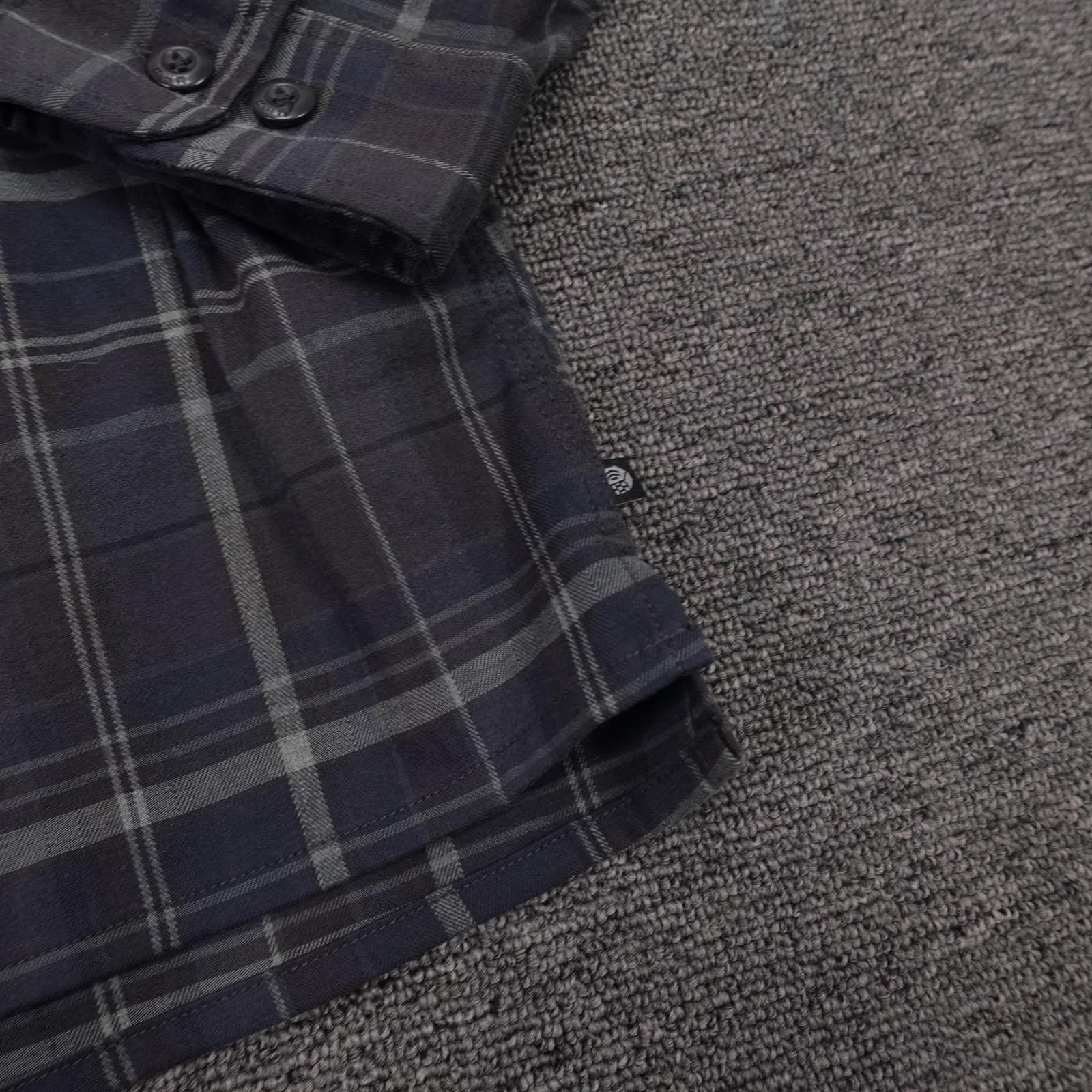 Mountain Hardwear Shirt Mens Medium Gray Plaid Flannel Long Sleeve Button Up - Thumbnail 2