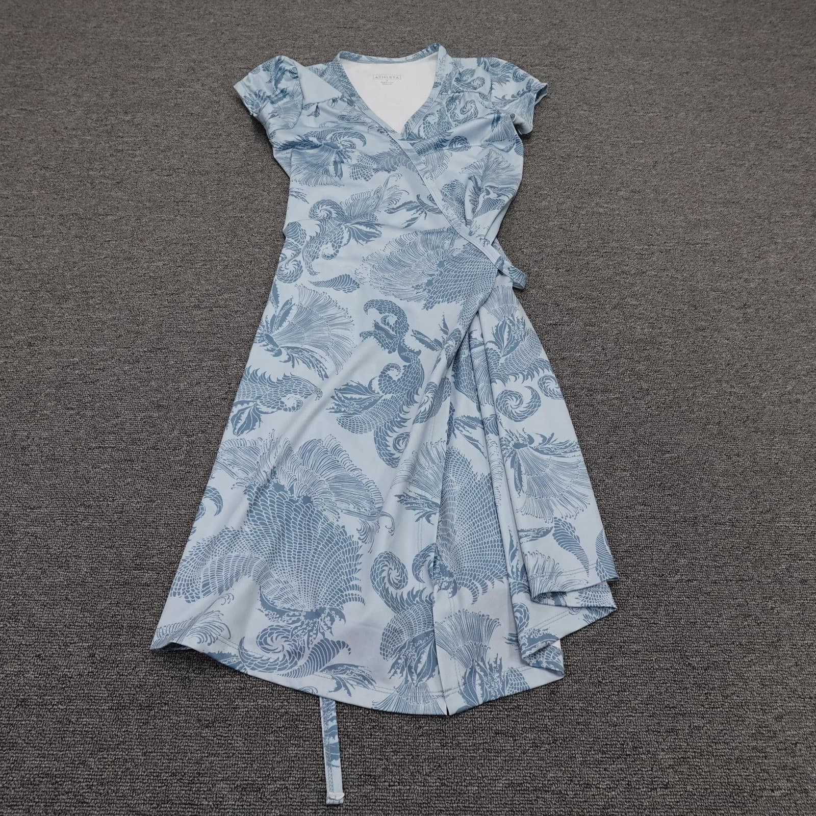 Athleta Dress Womens Small Blue Floral Wrap V Neck Knee Length Tie Waist Travel