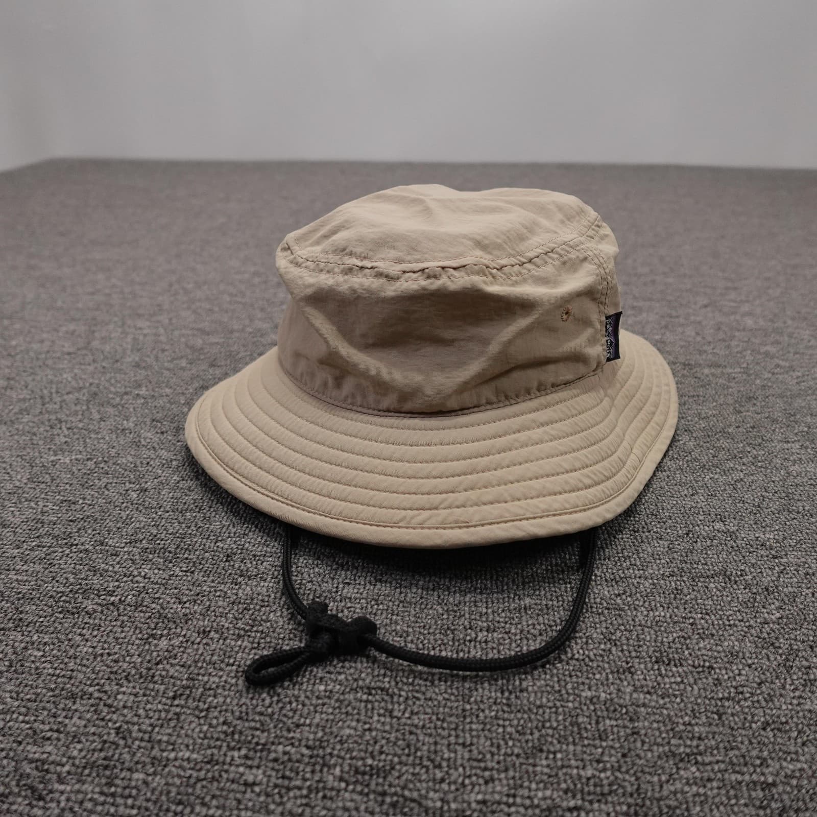 Patagonia Hat Bucket Boys XL Beige Nylon Adjustable Chin Strap Outdoor Summer