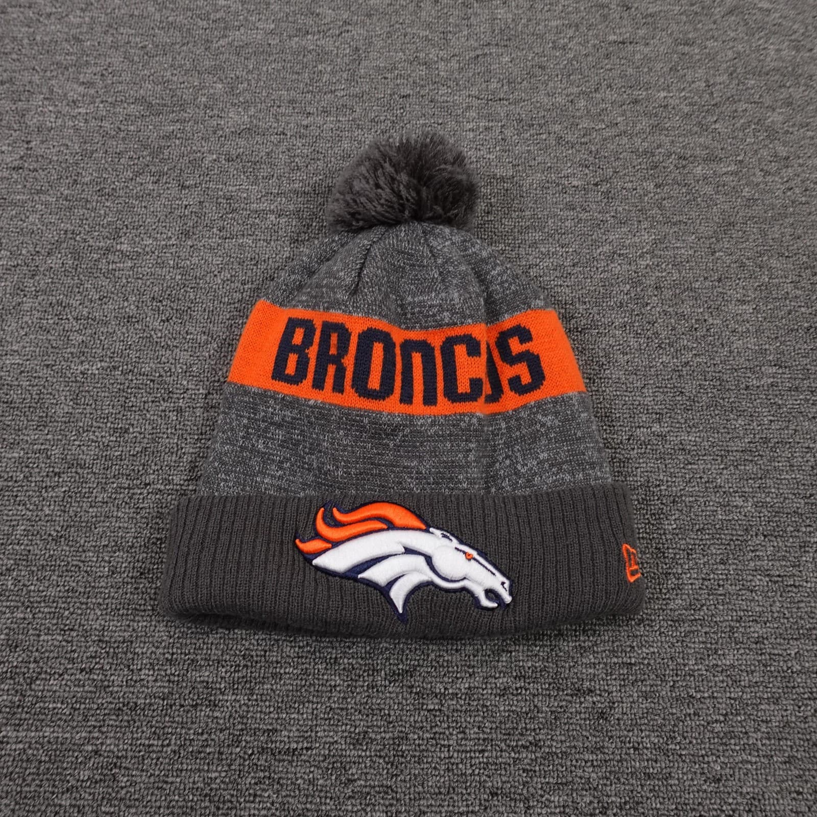 Denver Broncos Hat Beanie Mens One Size Gray NFL Football Pom Knit New Era