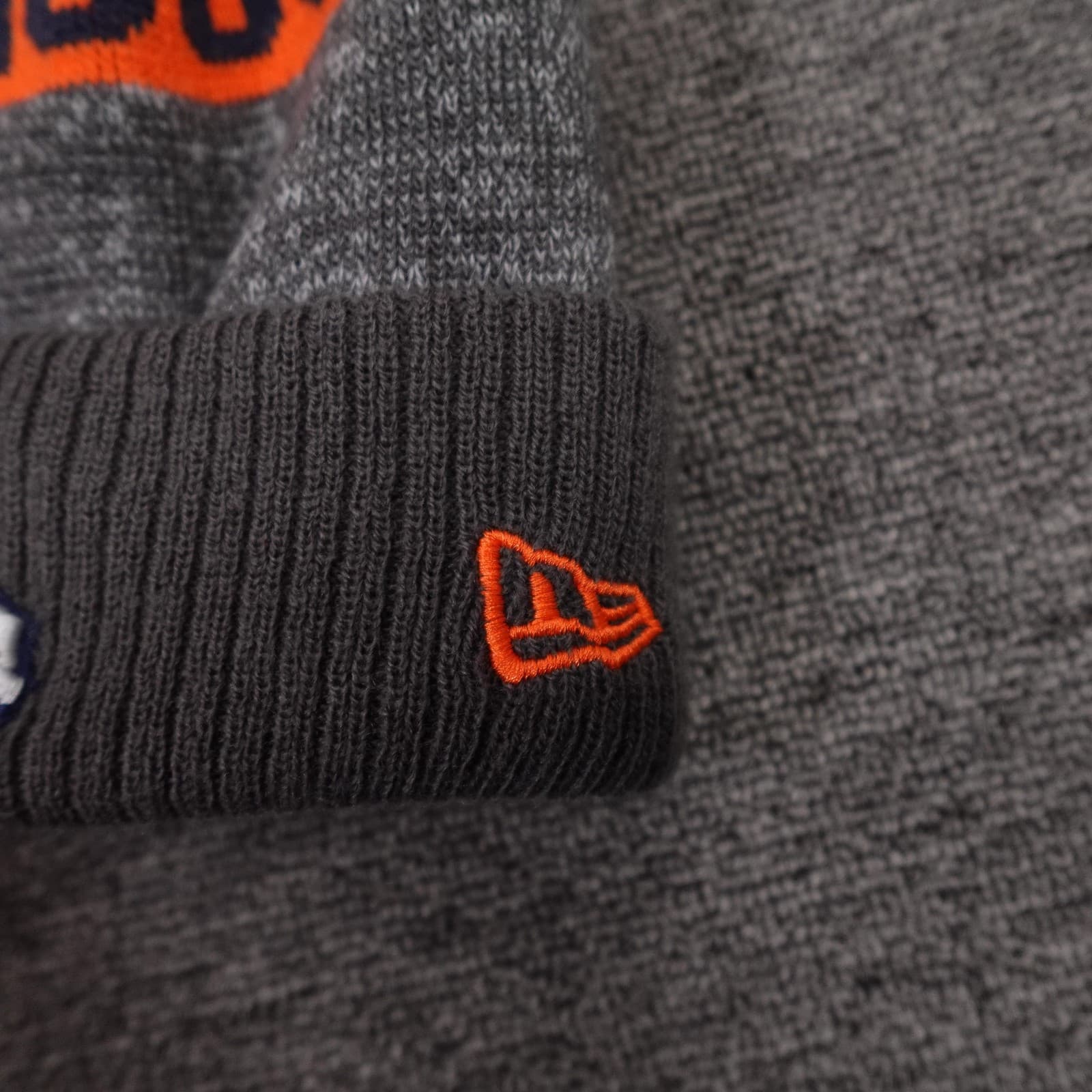 Denver Broncos Hat Beanie Mens One Size Gray NFL Football Pom Knit New Era - Thumbnail 2