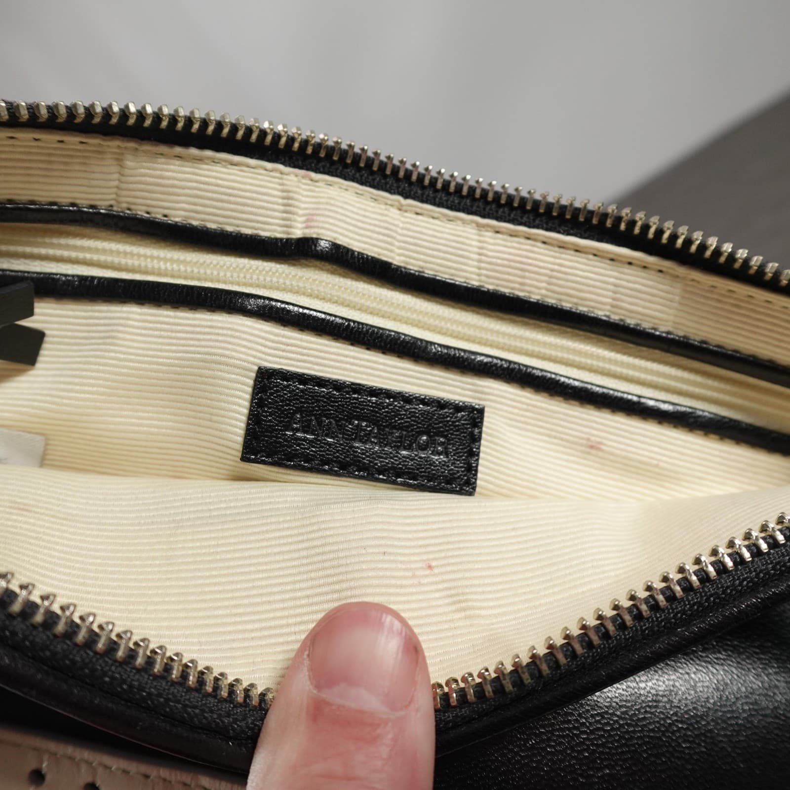 Ann Taylor Clutch Womens Small Black Leather Wristlet White Trim Zip Bag - Thumbnail 4