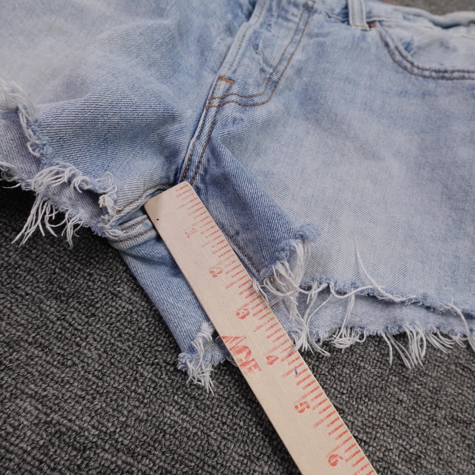 Levi's 501 Shorts Womens 28 Blue Light Wash Denim Button Fly Cutoff Raw Hem - Thumbnail 11
