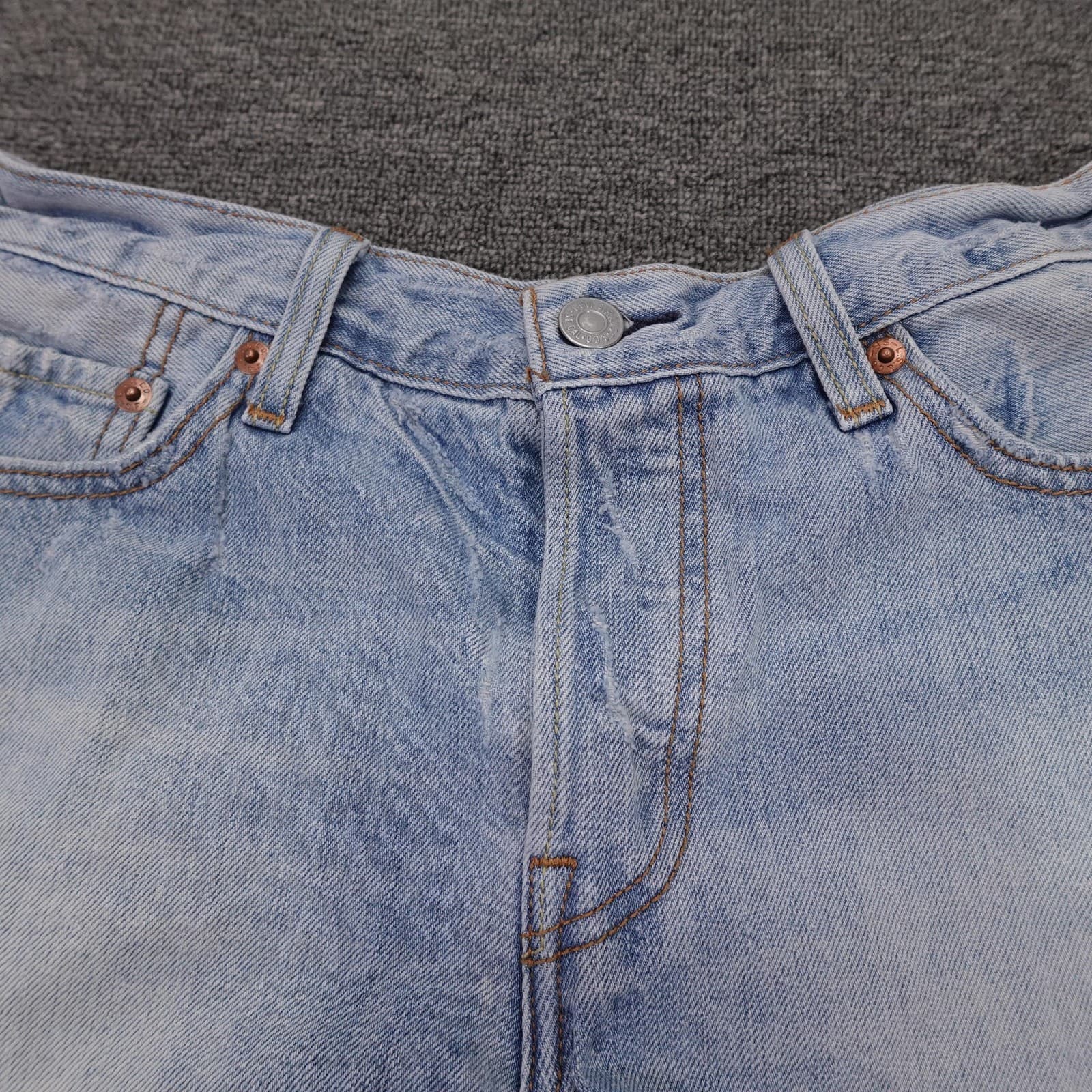 Levi's 501 Shorts Womens 28 Blue Light Wash Denim Button Fly Cutoff Raw Hem - Thumbnail 2