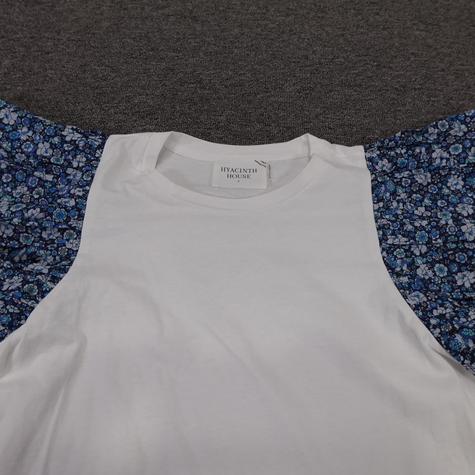 Hyacinth House Shirt Womens Small White Floral Flutter Sleeve Ruffle Tee Top - Thumbnail 2