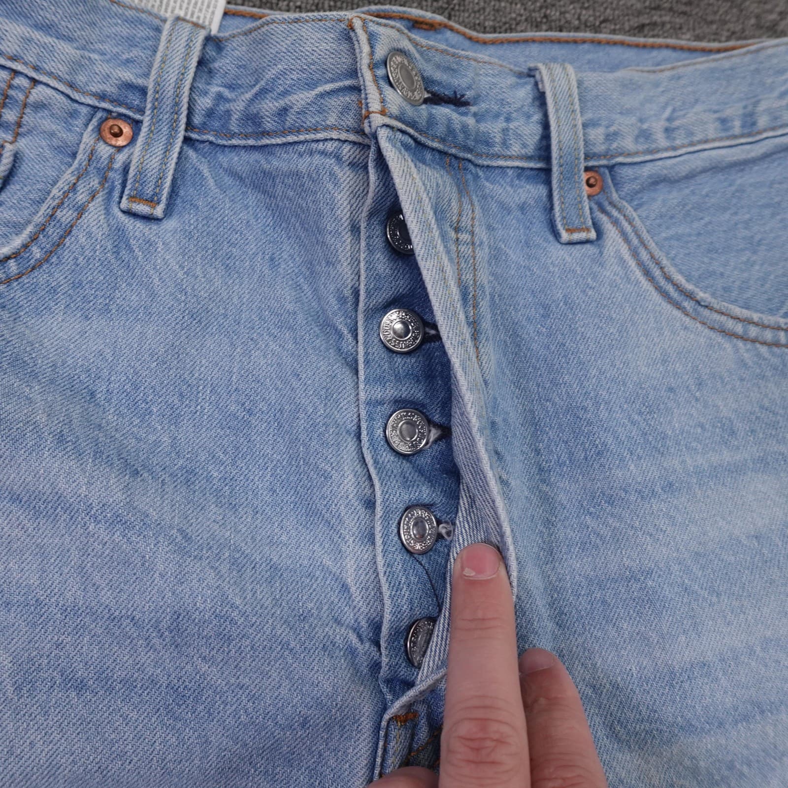 Levi's 501 Shorts Womens W32 Blue Denim High Rise Button Fly Distressed Cutoff - Thumbnail 2