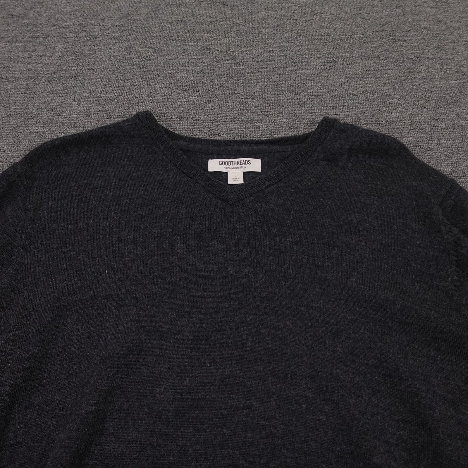 Goodthreads Sweater Mens Large Gray 100% Merino Wool V Neck Knit Pullover - Thumbnail 2