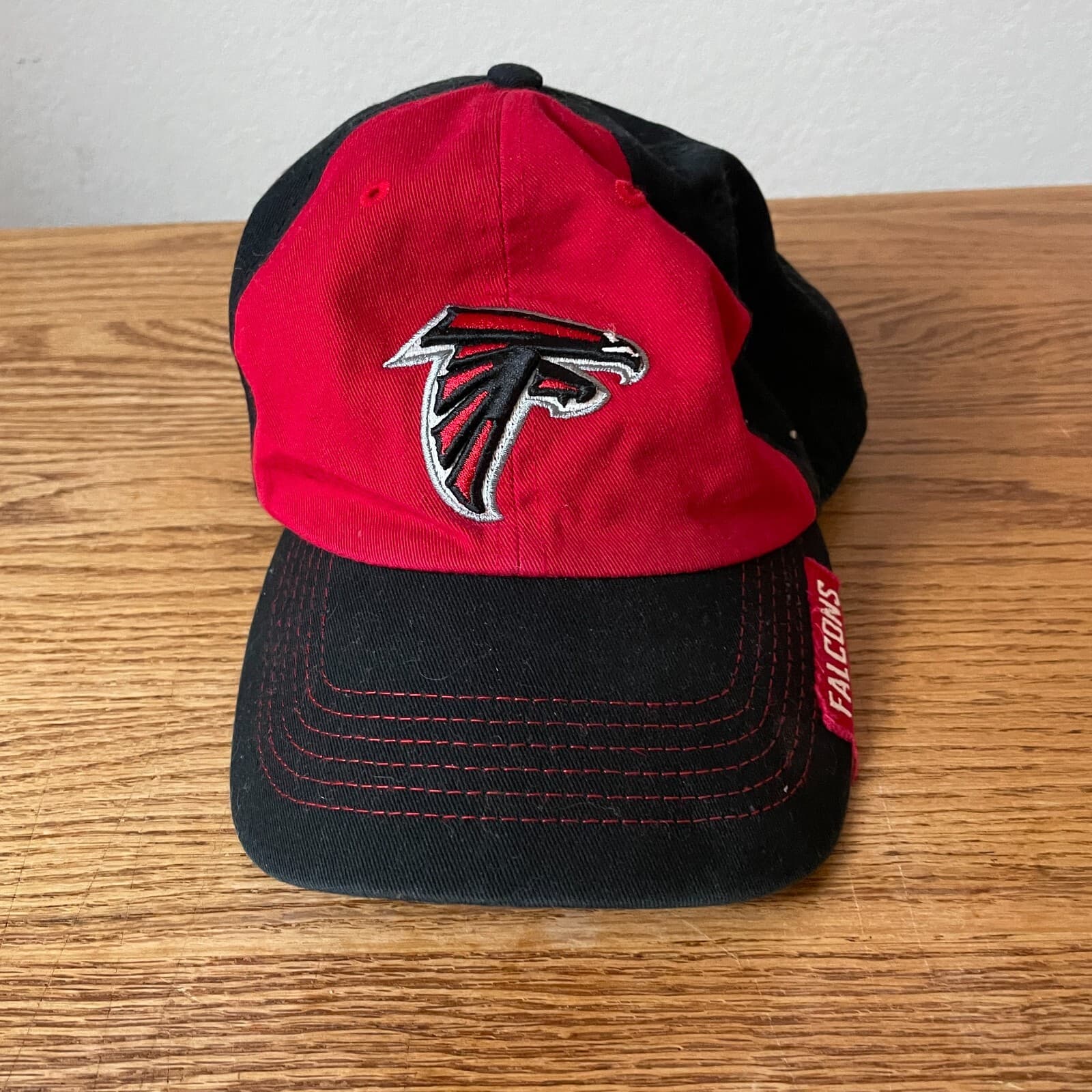 Atlanta Falcons Hat Cap Strap Back One Size Black Red NFL Team Apparel Mens