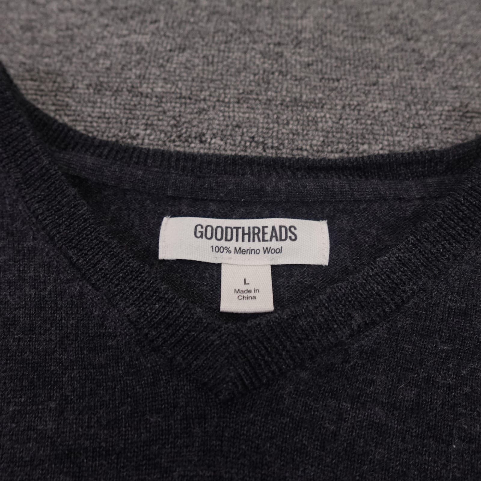 Goodthreads Sweater Mens Large Gray 100% Merino Wool V Neck Knit Pullover - Thumbnail 3