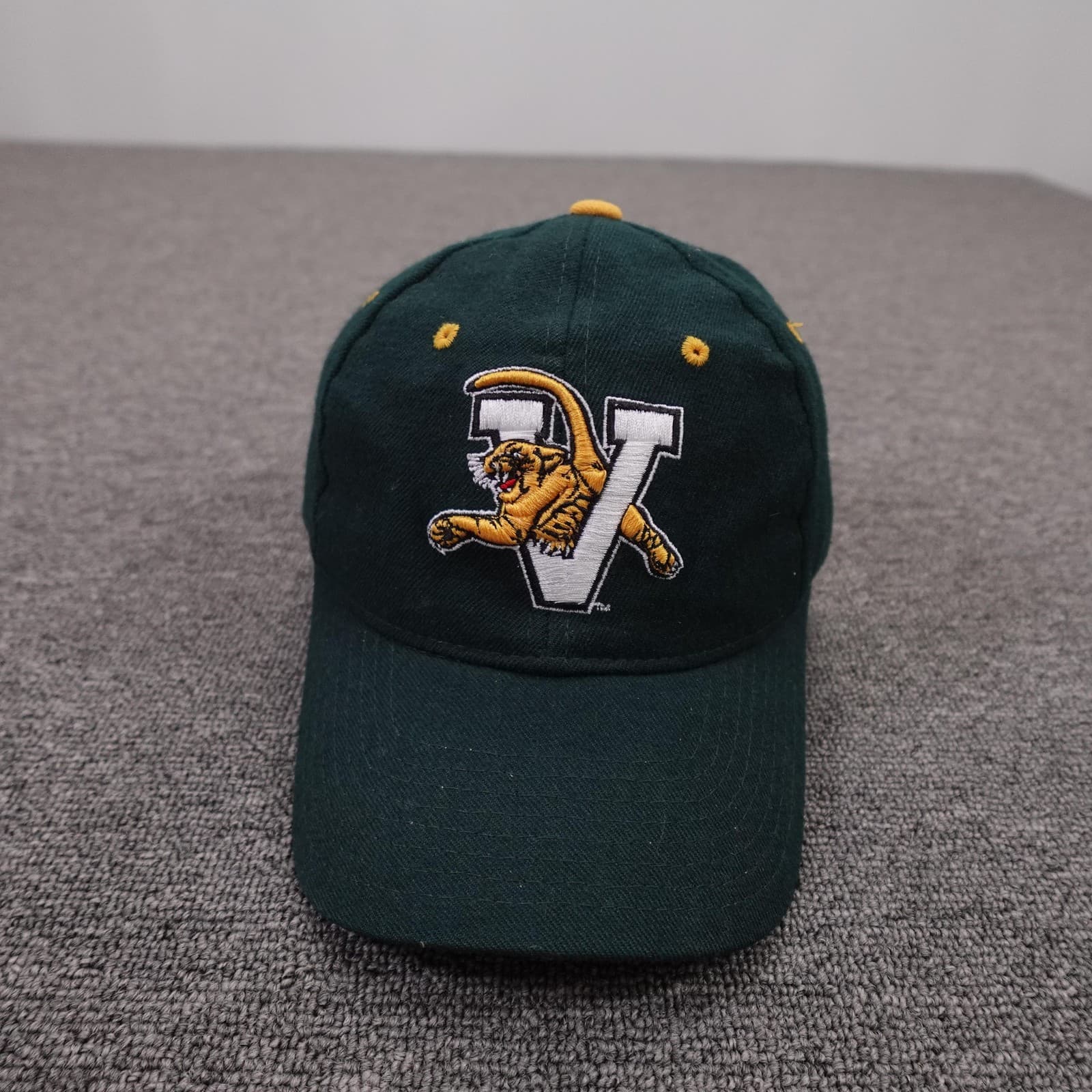 Vermont Catamounts Hat Cap Mens 7 1/4 Green NCAA College Zephyr Wool Fitted