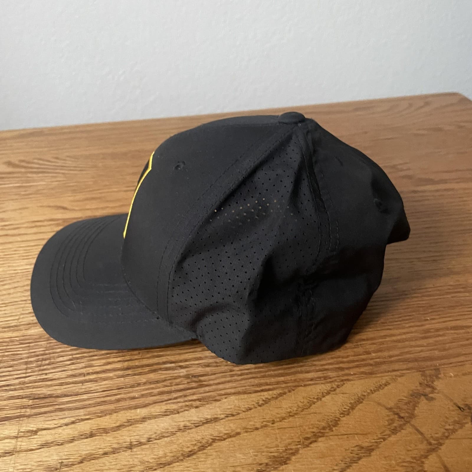 The Charge Hat Cap Snap Back Black Gold Embroidered Perforated Mesh Mens Golf - Thumbnail 3
