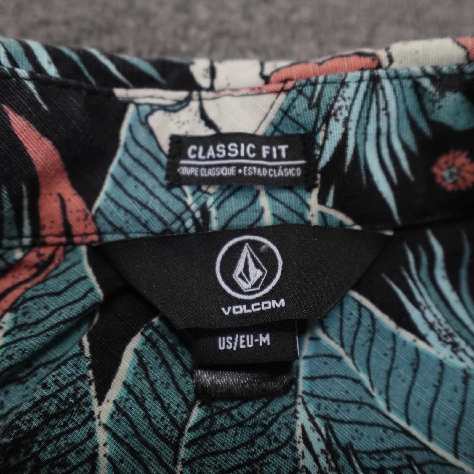 Volcom Shirt Mens Medium Black Hawaiian Floral Short Sleeve Button Up Casual - Thumbnail 3