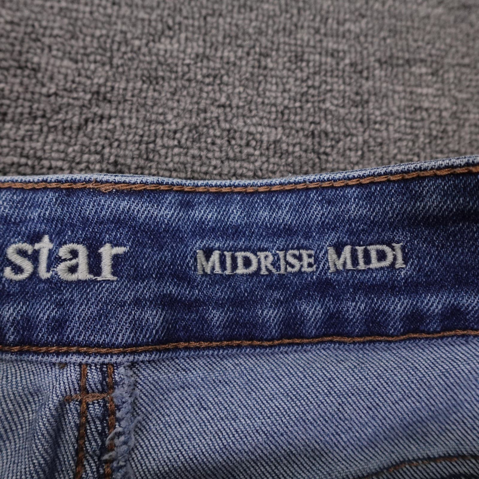 Vanilla Star Shorts Juniors 7 Blue Denim Midrise Midi Distressed Cutoff Raw Hem - Thumbnail 3
