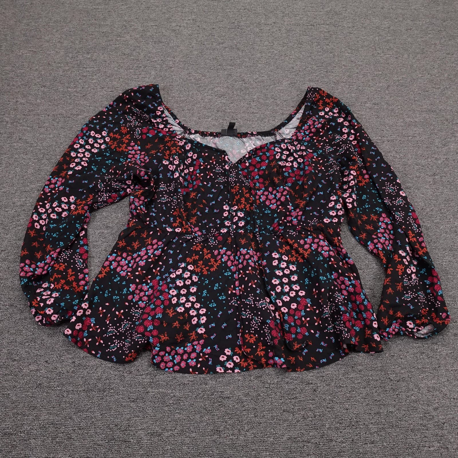 Torrid Blouse Womens 4 Black Floral Sweetheart Neck Long Sleeve Peplum Top