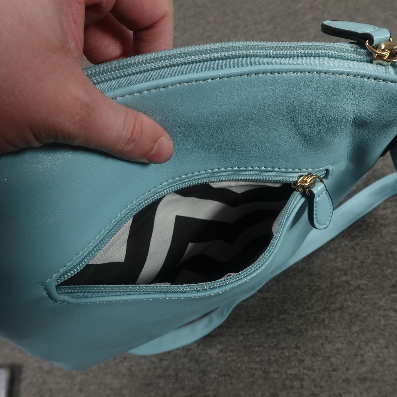 Crossbody Purse Bag Womens Medium Blue Faux Leather Zip Pocket Chevron Lining - Thumbnail 3