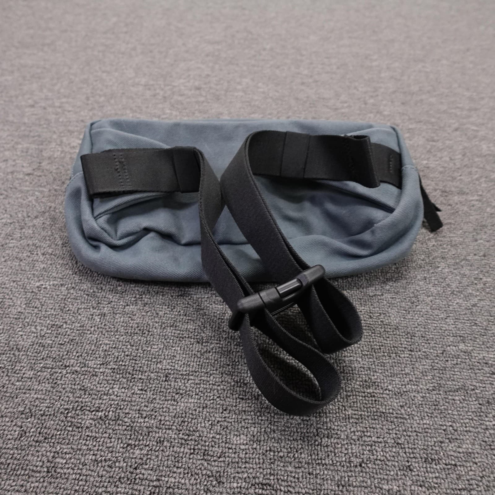 NOBULL Fanny Pack Gray Canvas Travel Waist Belt Bag Unisex Adjustable Sport - Thumbnail 3