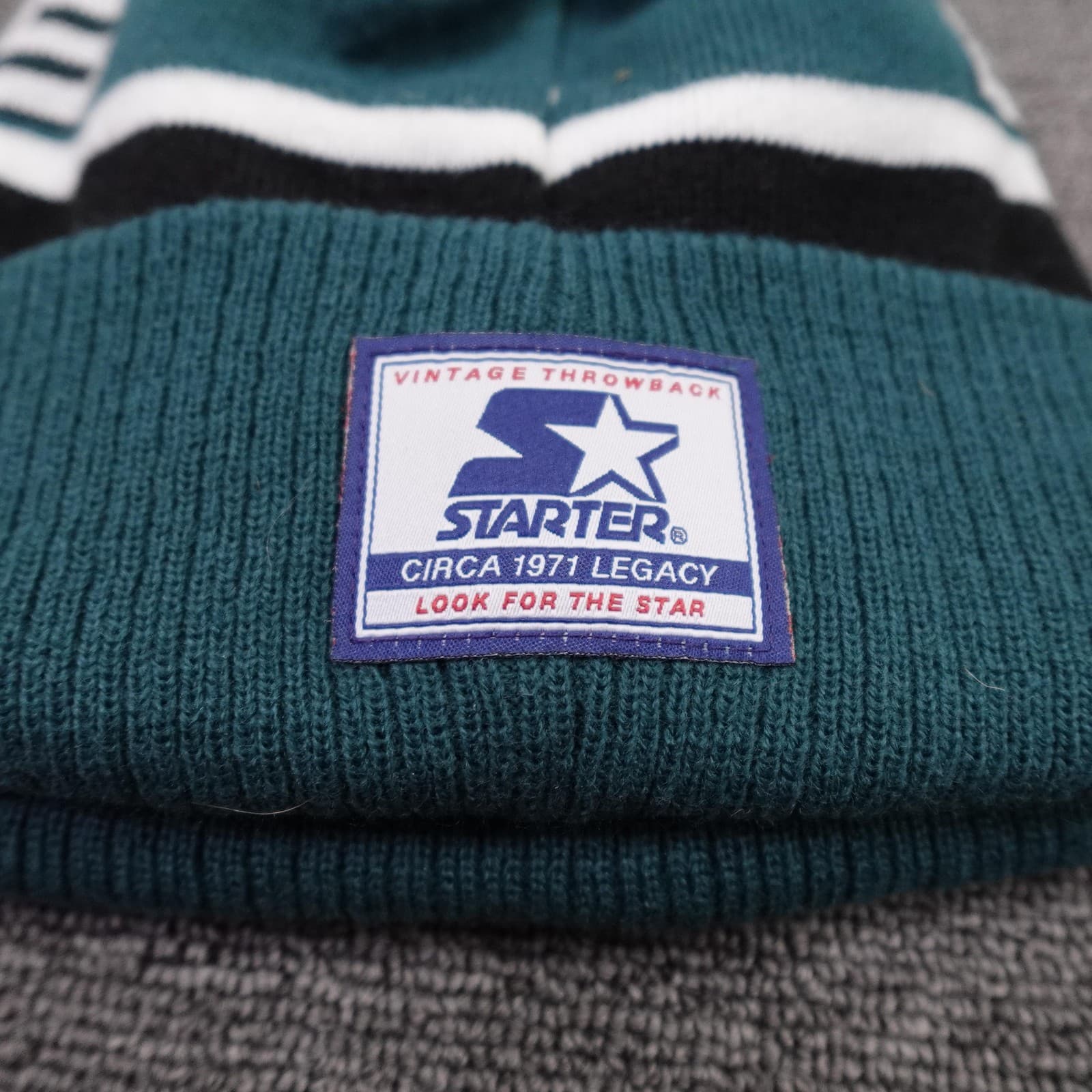 Philadelphia Eagles Beanie Pom Hat Cap Mens One Size Green NFL Football Starter - Thumbnail 3