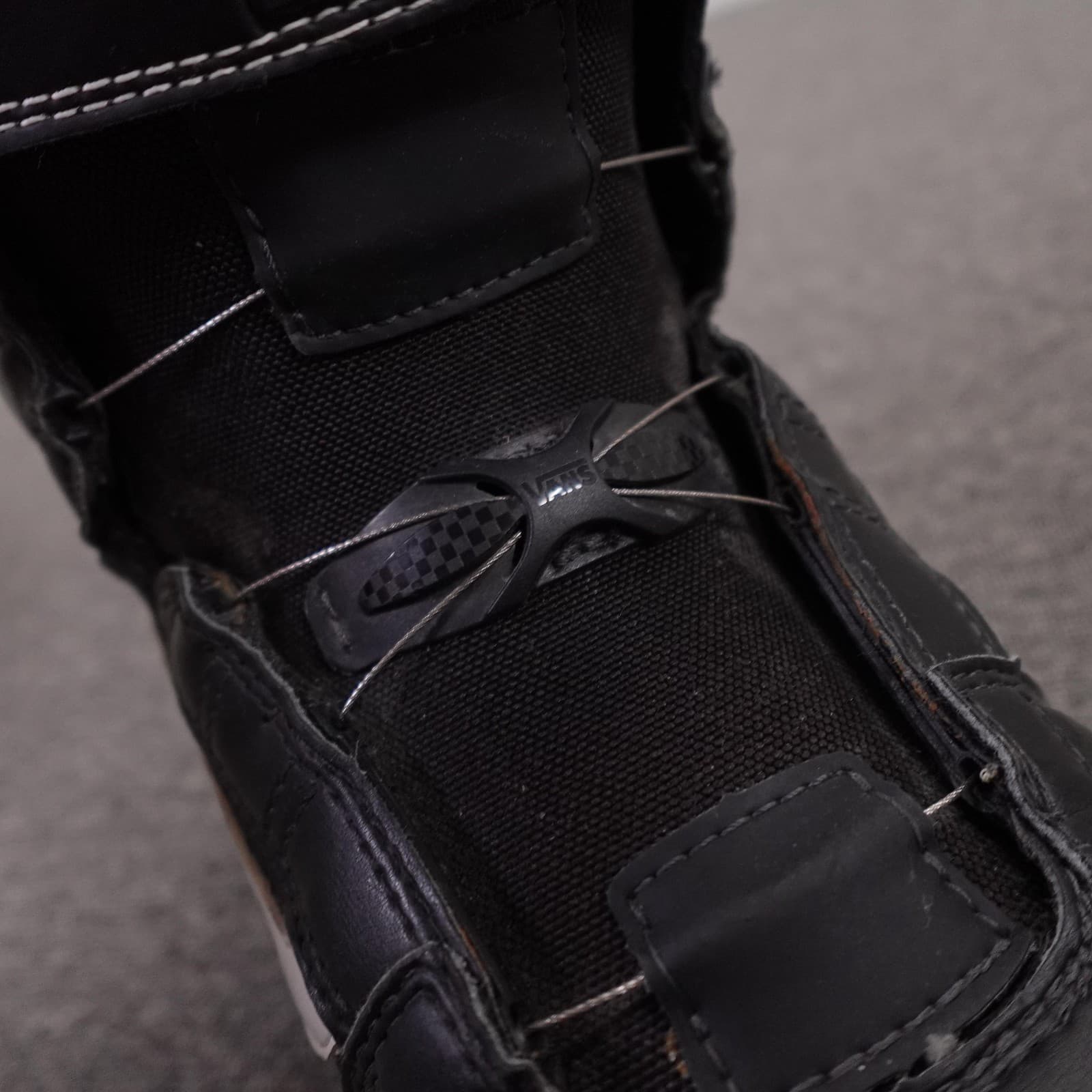 Vans Matlock Snowboard Boots Mens 12 Black TRI-FIT X Dial Lace Rubber Sole Grip - Thumbnail 11