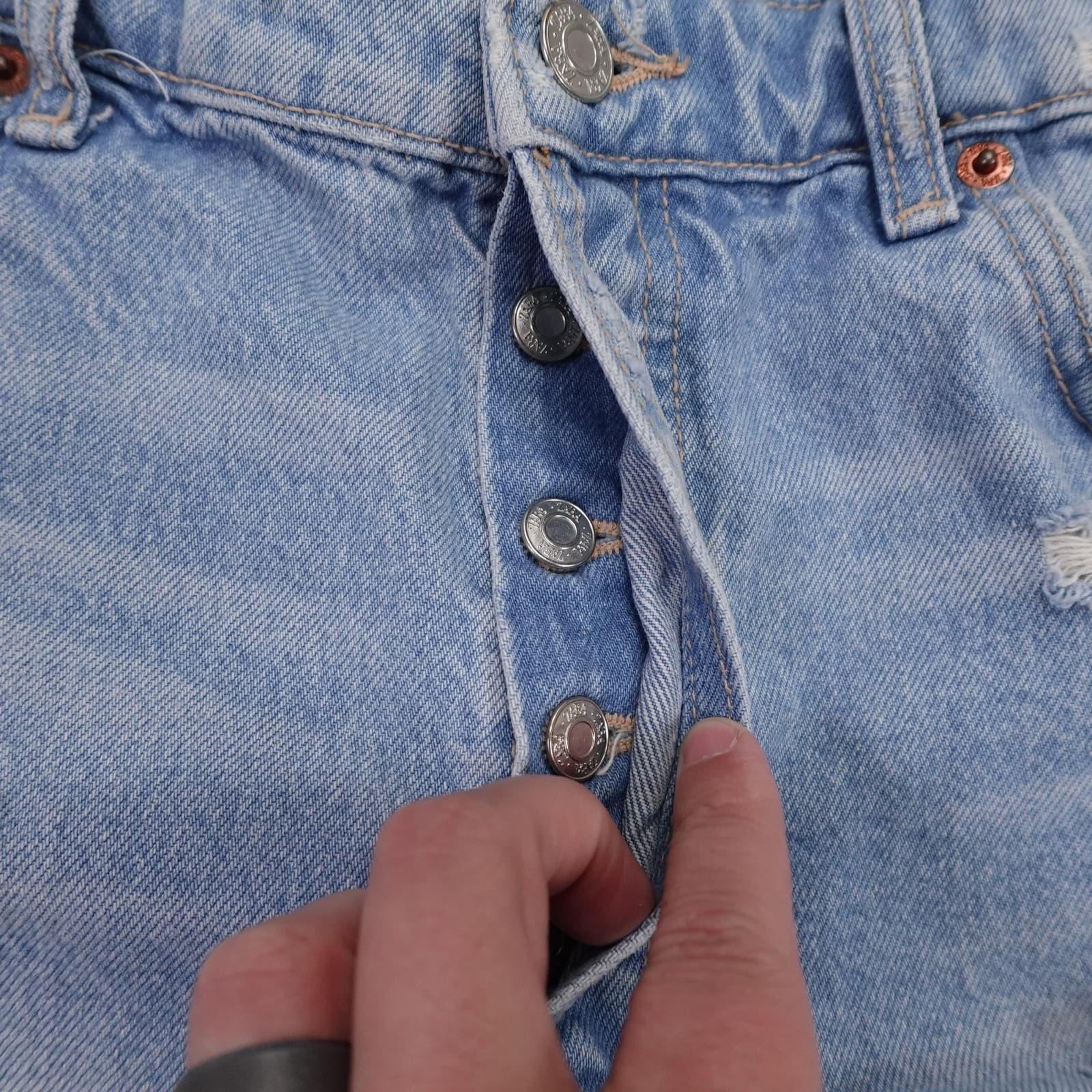 Zara Shorts Womens 8 Light Blue Denim High Rise Distressed Cutoff Frayed Hem - Thumbnail 2