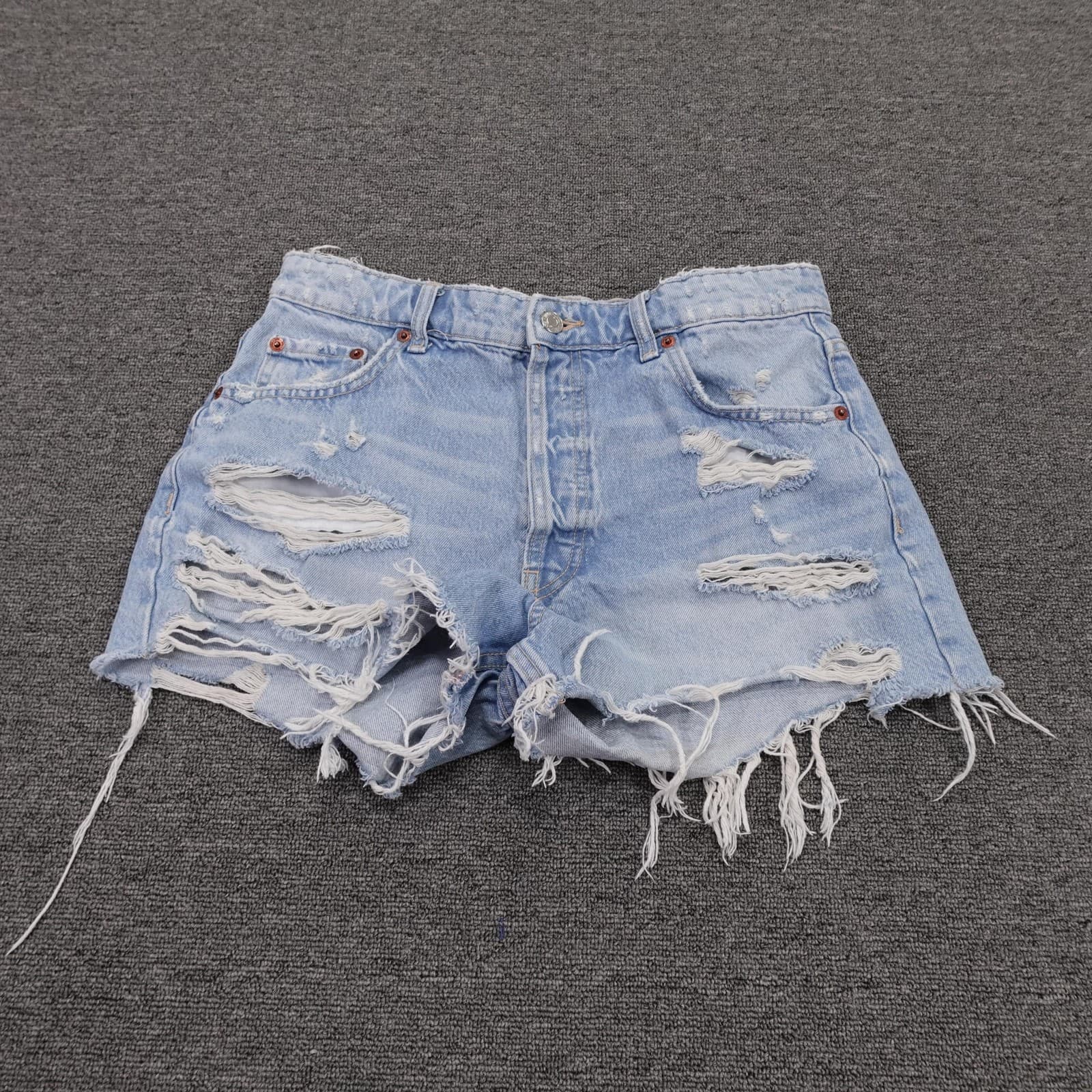 Zara Shorts Womens 8 Light Blue Denim High Rise Distressed Cutoff Frayed Hem