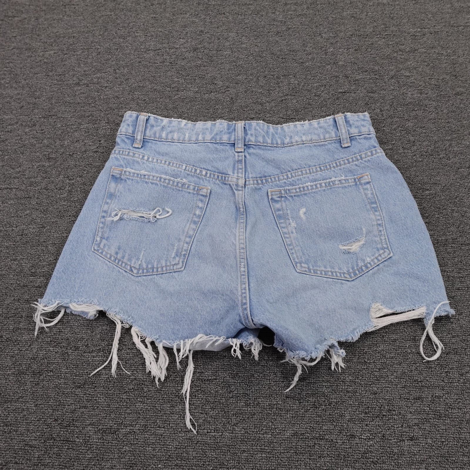 Zara Shorts Womens 8 Light Blue Denim High Rise Distressed Cutoff Frayed Hem - Thumbnail 3