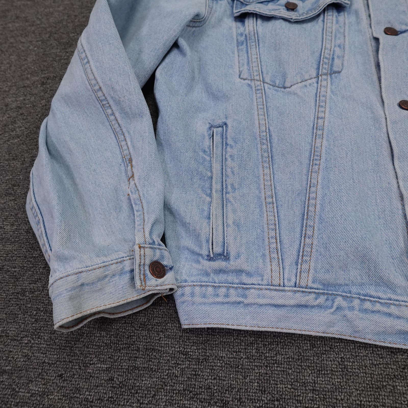Vintage Levi's Jacket Mens Medium Light Blue Denim Trucker Smokey Bear Patch 90s - Thumbnail 3