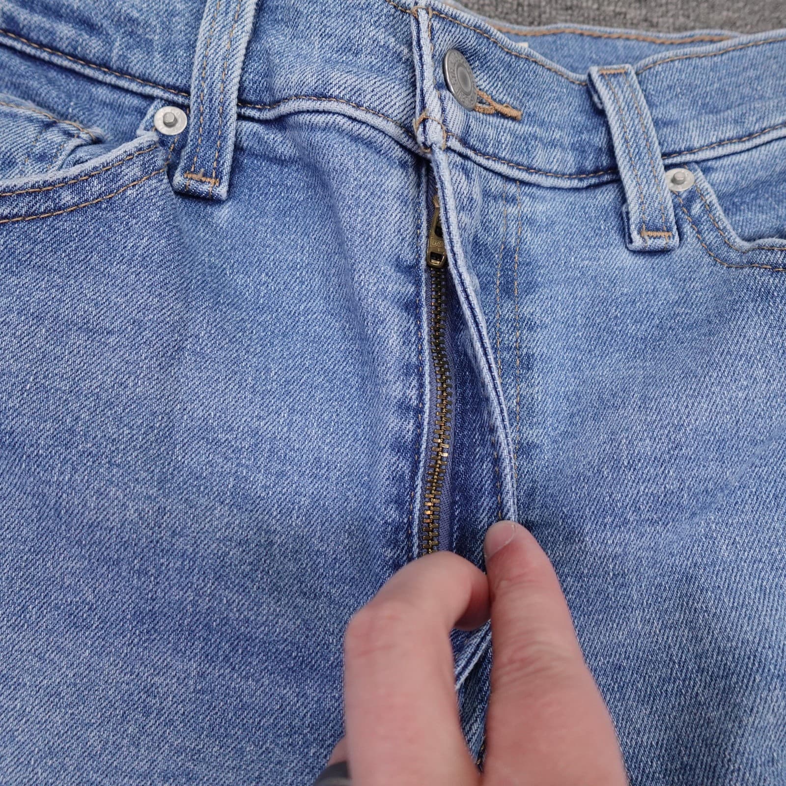 Levis High Waisted Mom Jeans Womens 29 Blue Light Wash Distressed 29x27 Denim - Thumbnail 4